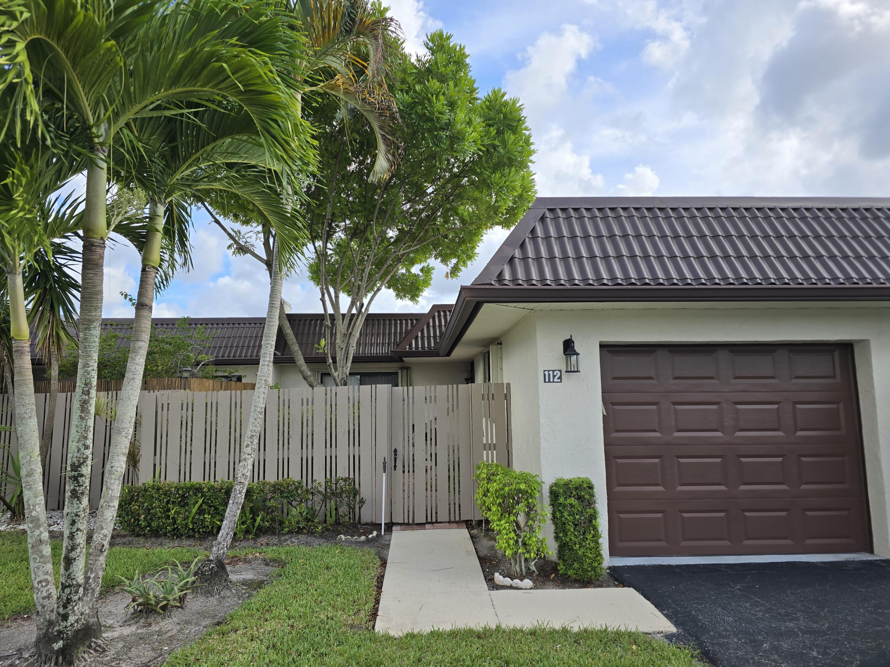 112 Lake Paula Drive, West Palm Beach, Palm Beach County, Florida - 2 Bedrooms  
2 Bathrooms - 