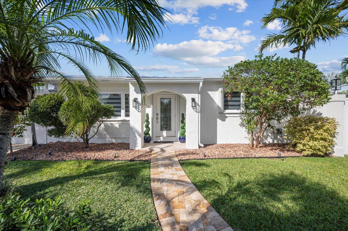 339 Putnam Ranch Road, West Palm Beach, Palm Beach County, Florida - 3 Bedrooms  
3.5 Bathrooms - 