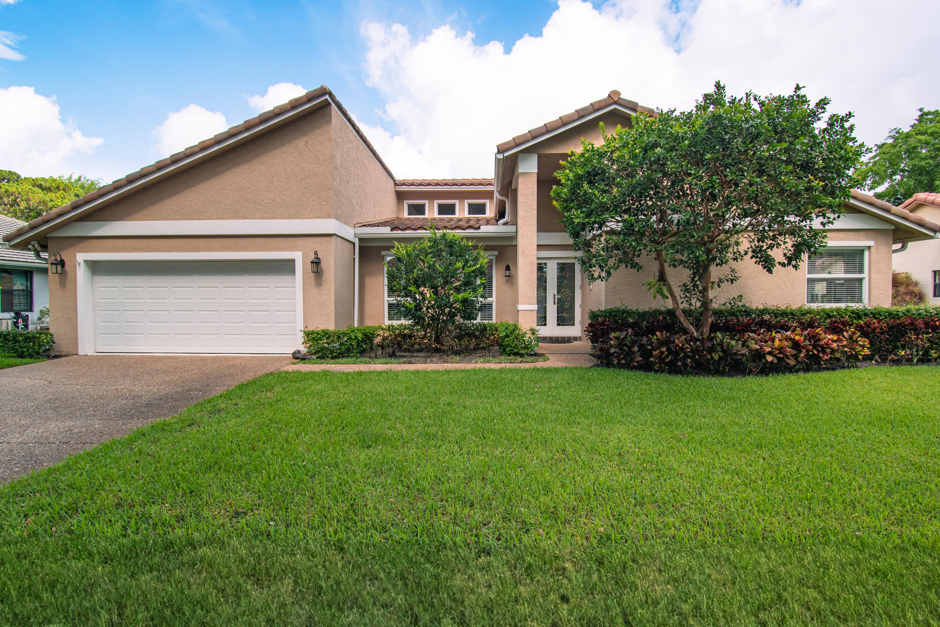 3961 Nw 27th Avenue, Boca Raton, Palm Beach County, Florida - 4 Bedrooms  
2.5 Bathrooms - 