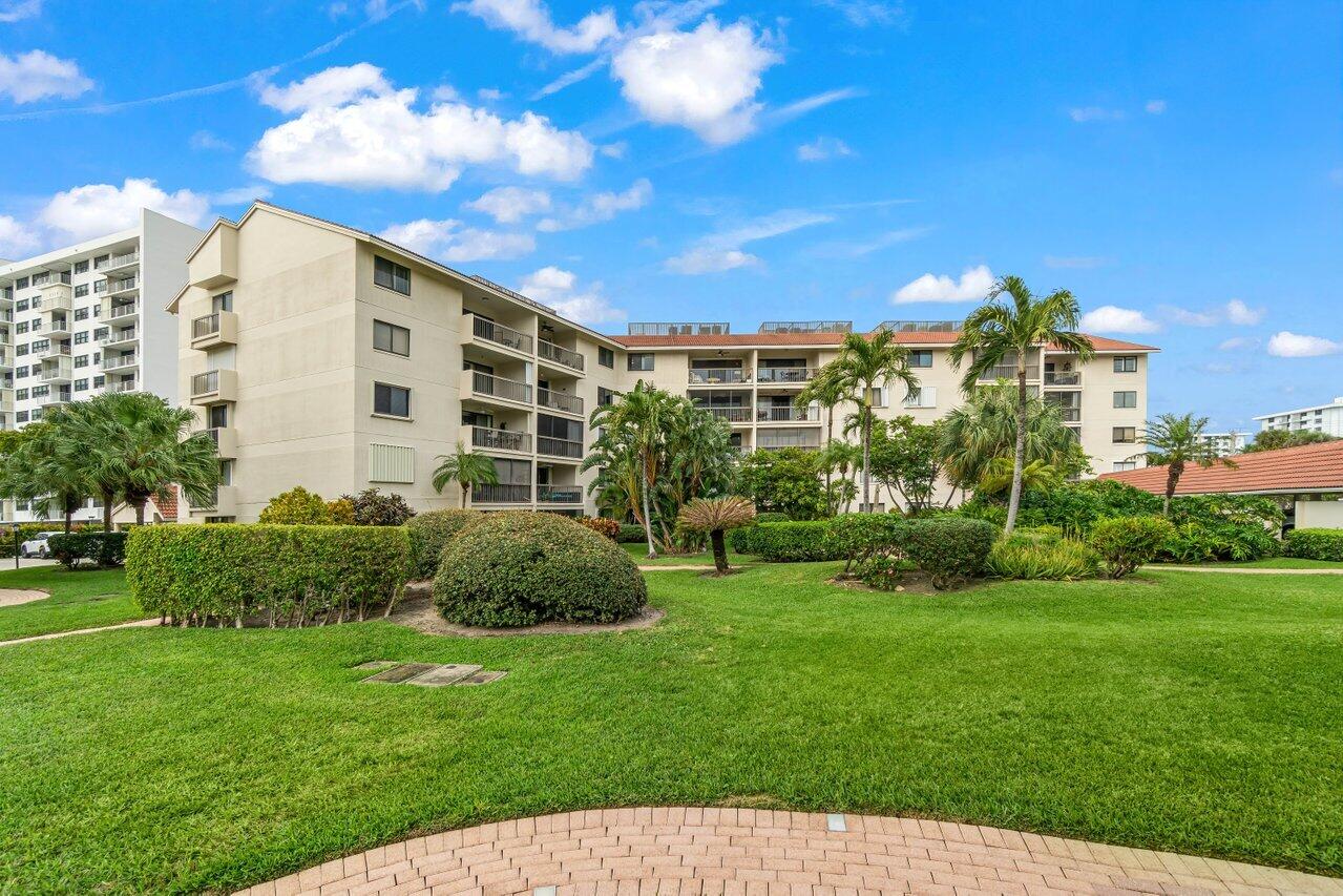 300 Golfview Road 402, North Palm Beach, Miami-Dade County, Florida - 2 Bedrooms  
2 Bathrooms - 