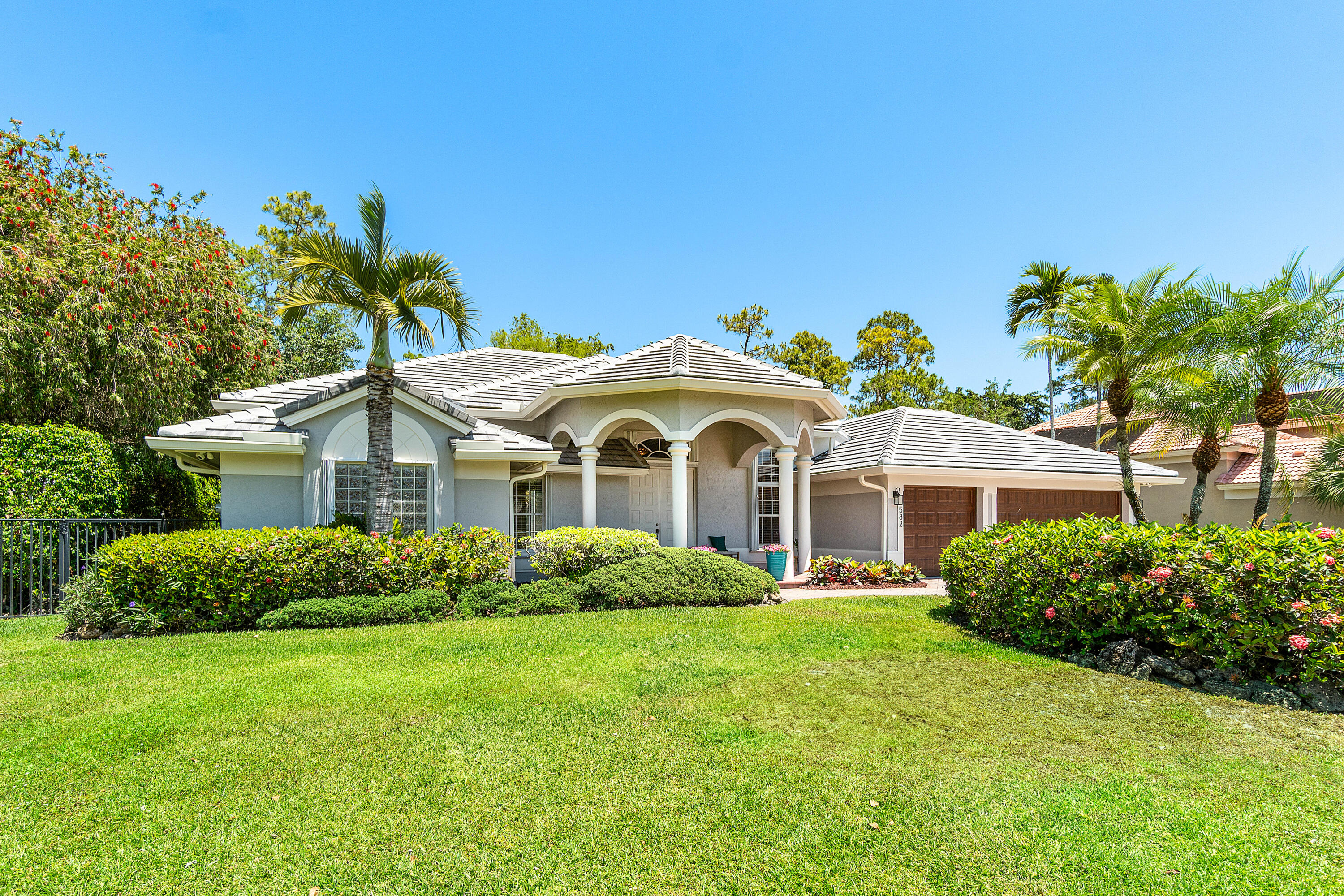 Property for Sale at 582 Cypress Green Circle, Wellington, Palm Beach County, Florida - Bedrooms: 4 
Bathrooms: 3  - $975,000