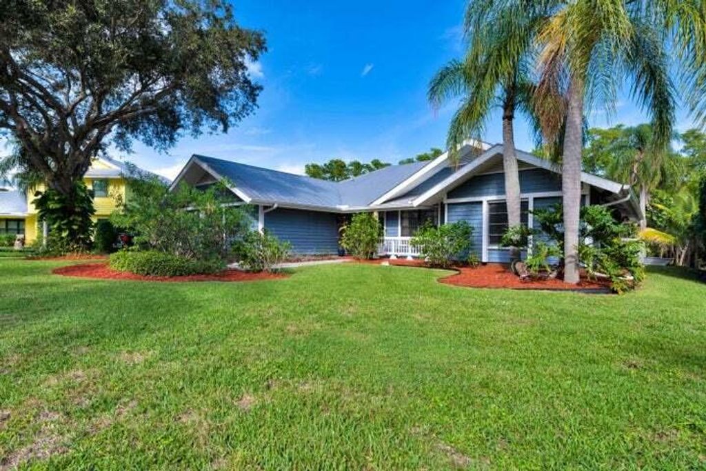 Photo of 10510 SE Jupiter Narrows Drive, Hobe Sound, FL 33455 (MLS # RX-11094868)