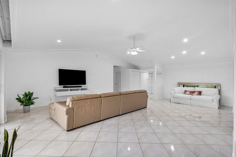 Tiny photo for 3650 N 36th Avenue #70, Hollywood, FL 33021 (MLS # RX-11124223)