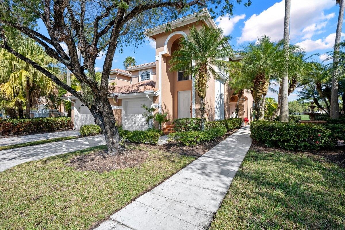 213 Legendary Circle, Palm Beach Gardens, Palm Beach County, Florida - 3 Bedrooms  
2 Bathrooms - 