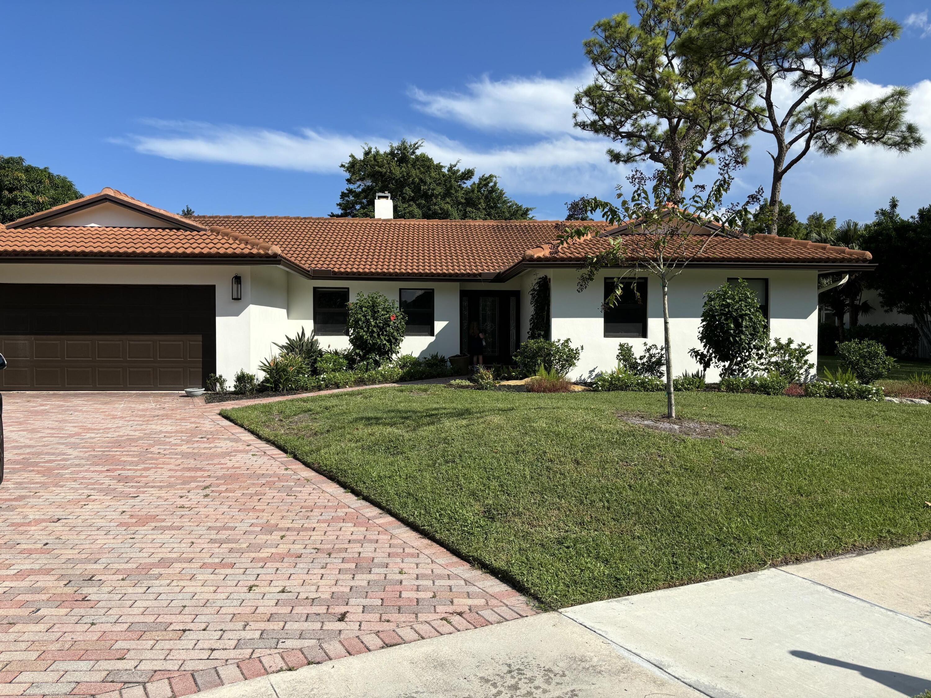 2708 Nw 26th Circle, Boca Raton, Palm Beach County, Florida - 4 Bedrooms  
2.5 Bathrooms - 