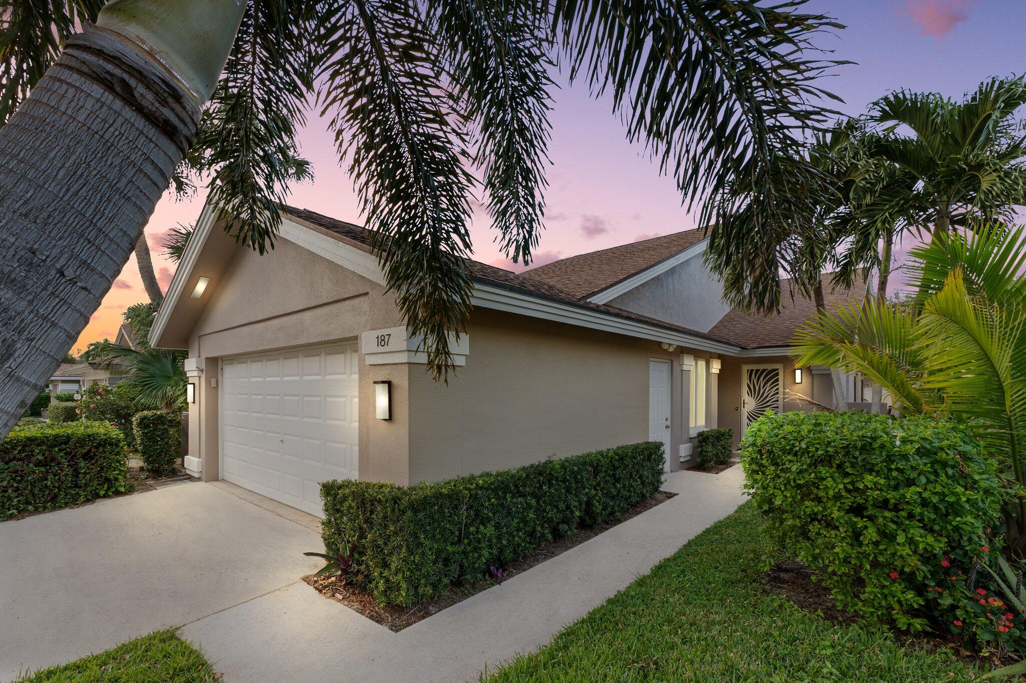 187 Harbourside Circle, Jupiter, Palm Beach County, Florida - 3 Bedrooms  
2 Bathrooms - 