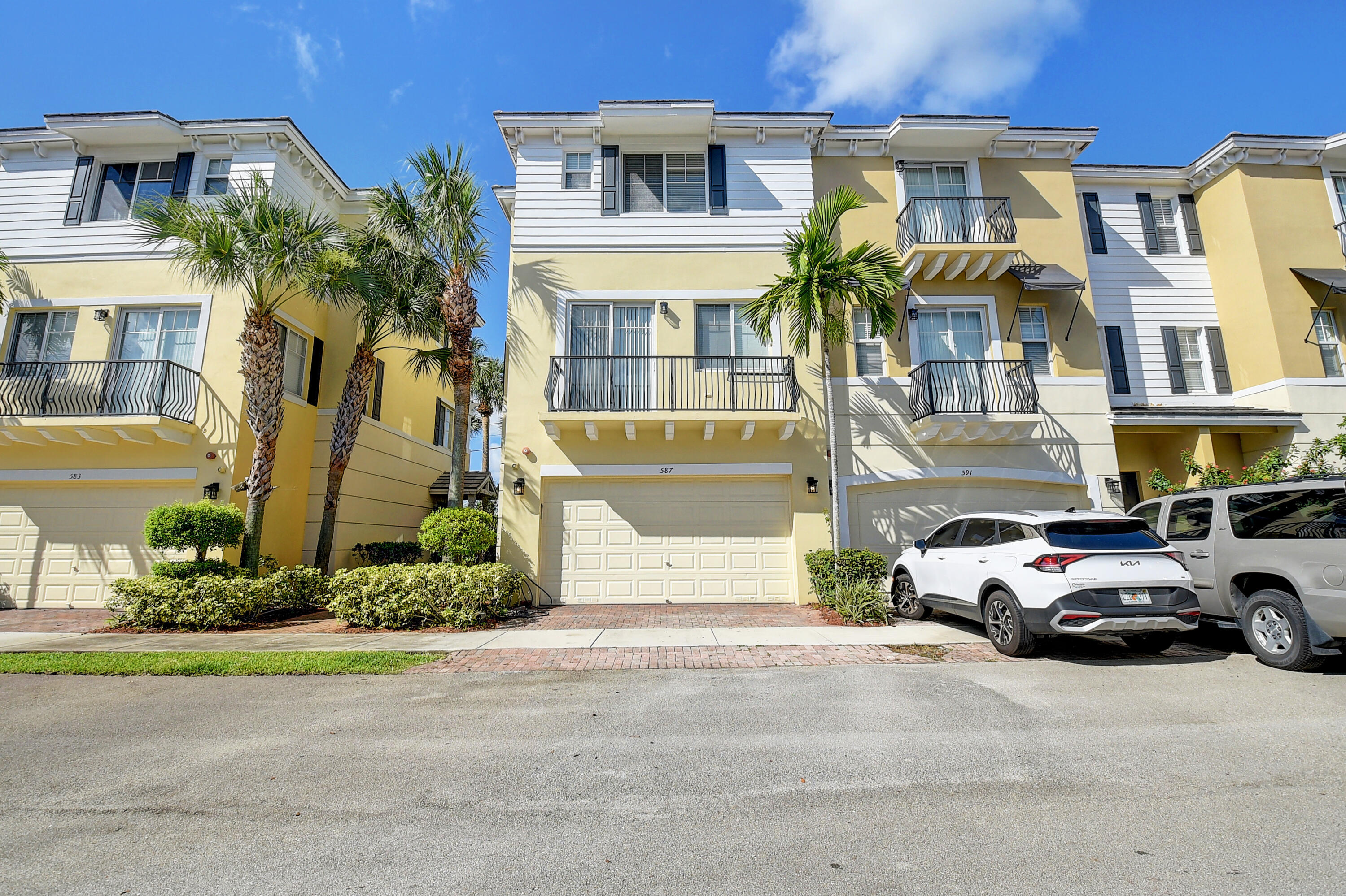 587 Nw 35th Place, Boca Raton, Palm Beach County, Florida - 3 Bedrooms  
3.5 Bathrooms - 