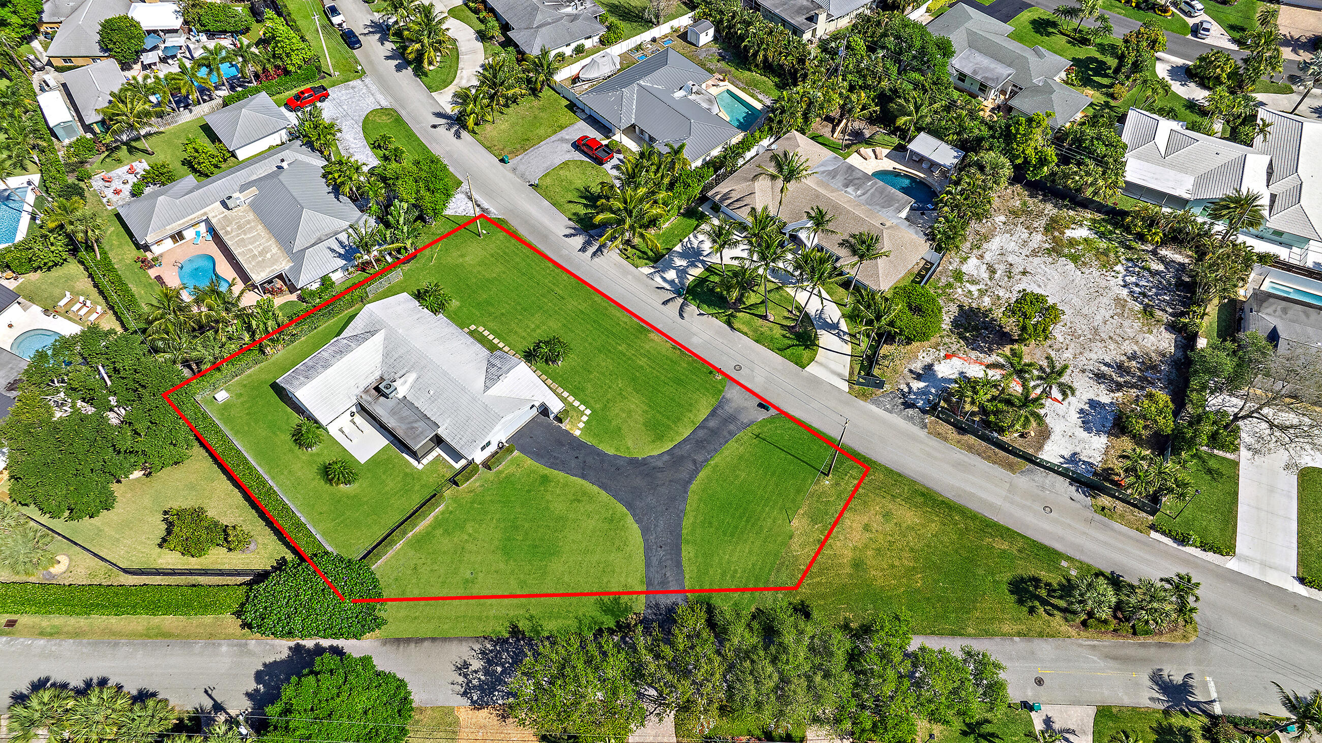 Property for Sale at 121 River Drive, Tequesta, Palm Beach County, Florida - Bedrooms: 4 
Bathrooms: 2  - $1,395,000