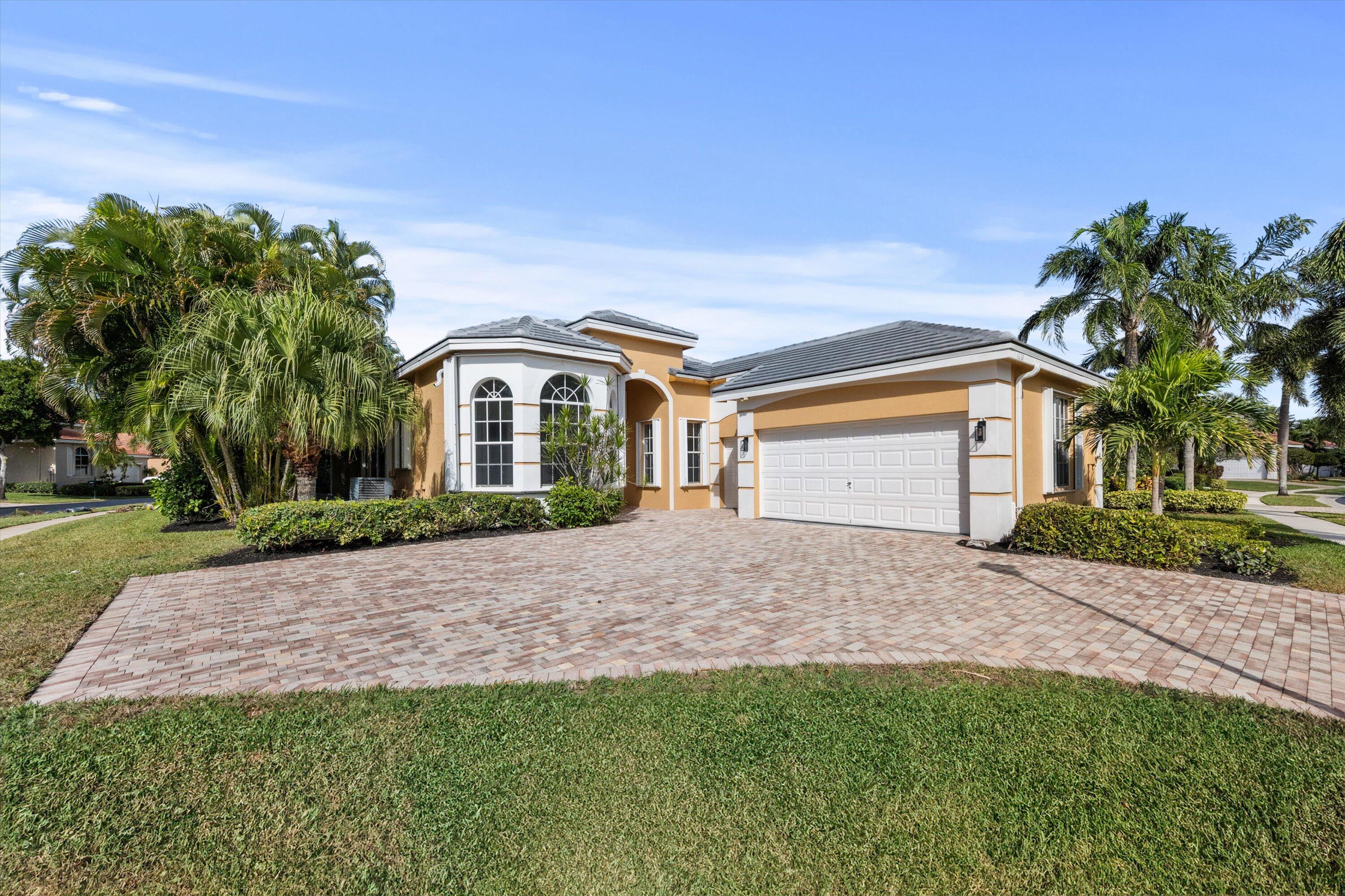 4237 Imperial Isle Drive, Lake Worth, Palm Beach County, Florida - 3 Bedrooms  
2.5 Bathrooms - 