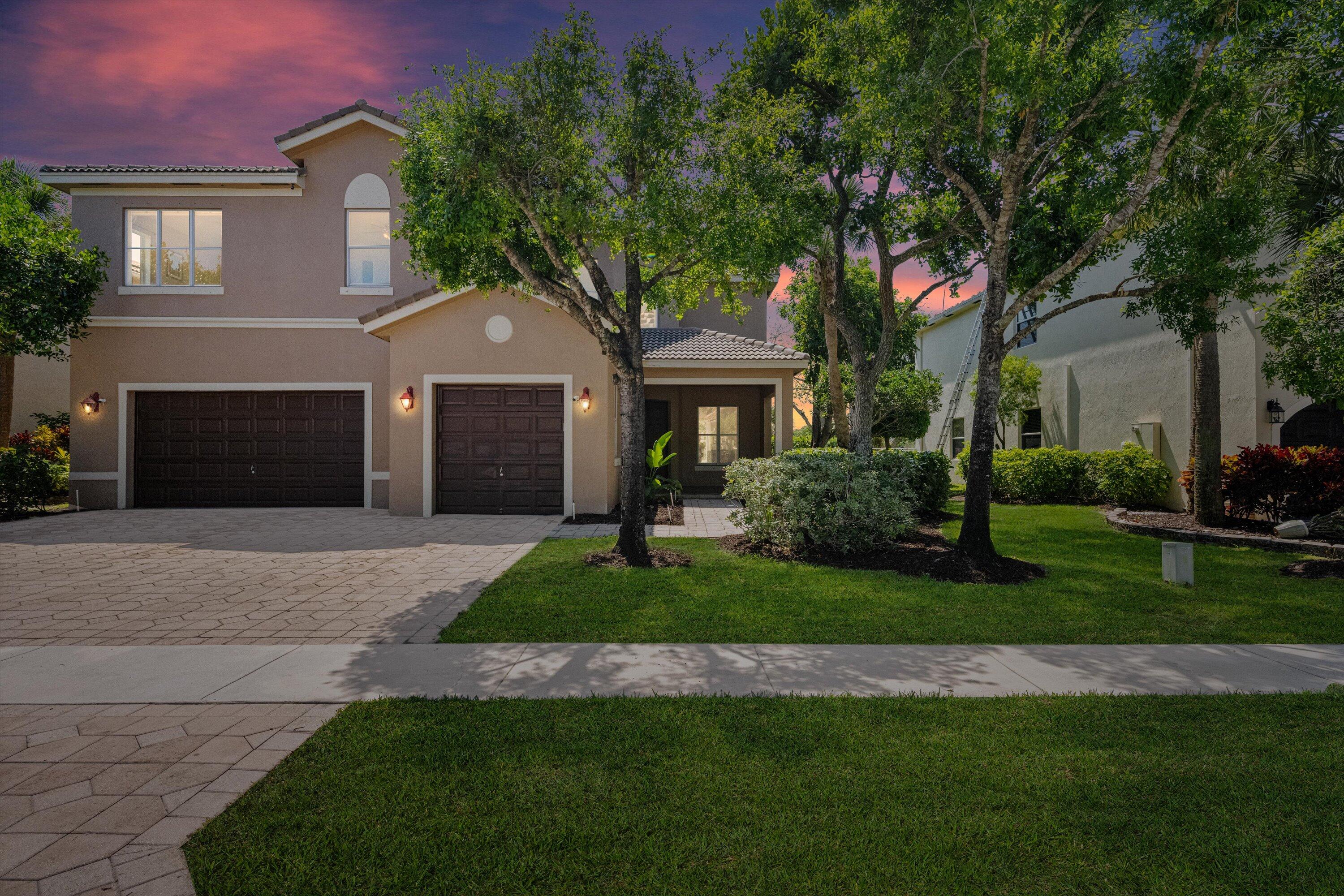 1317 Beacon Circle, Wellington, Palm Beach County, Florida - 6 Bedrooms  
4 Bathrooms - 