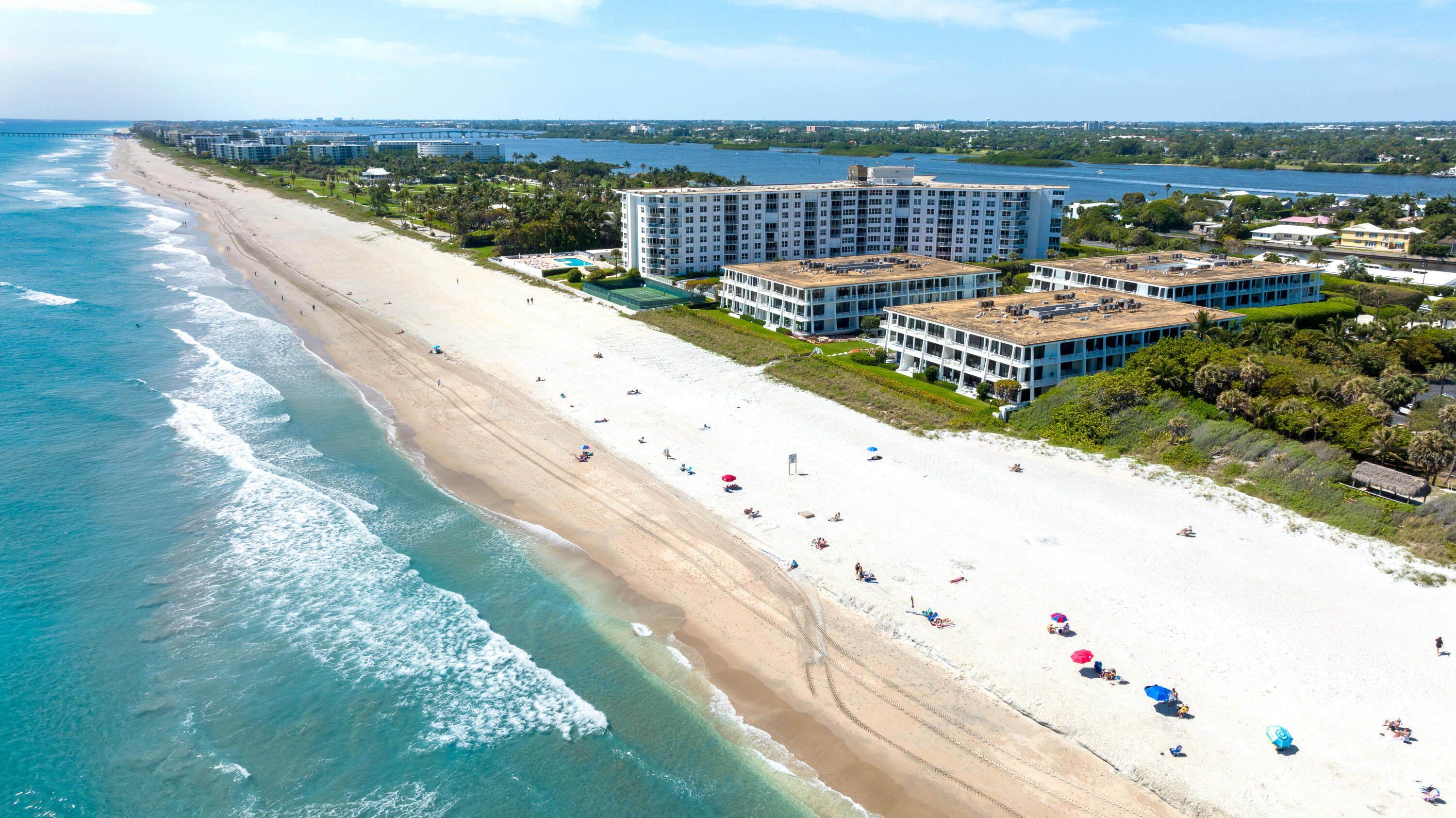 2275 S Ocean Boulevard 304S, Palm Beach, Palm Beach County, Florida - 3 Bedrooms  
2.5 Bathrooms - 