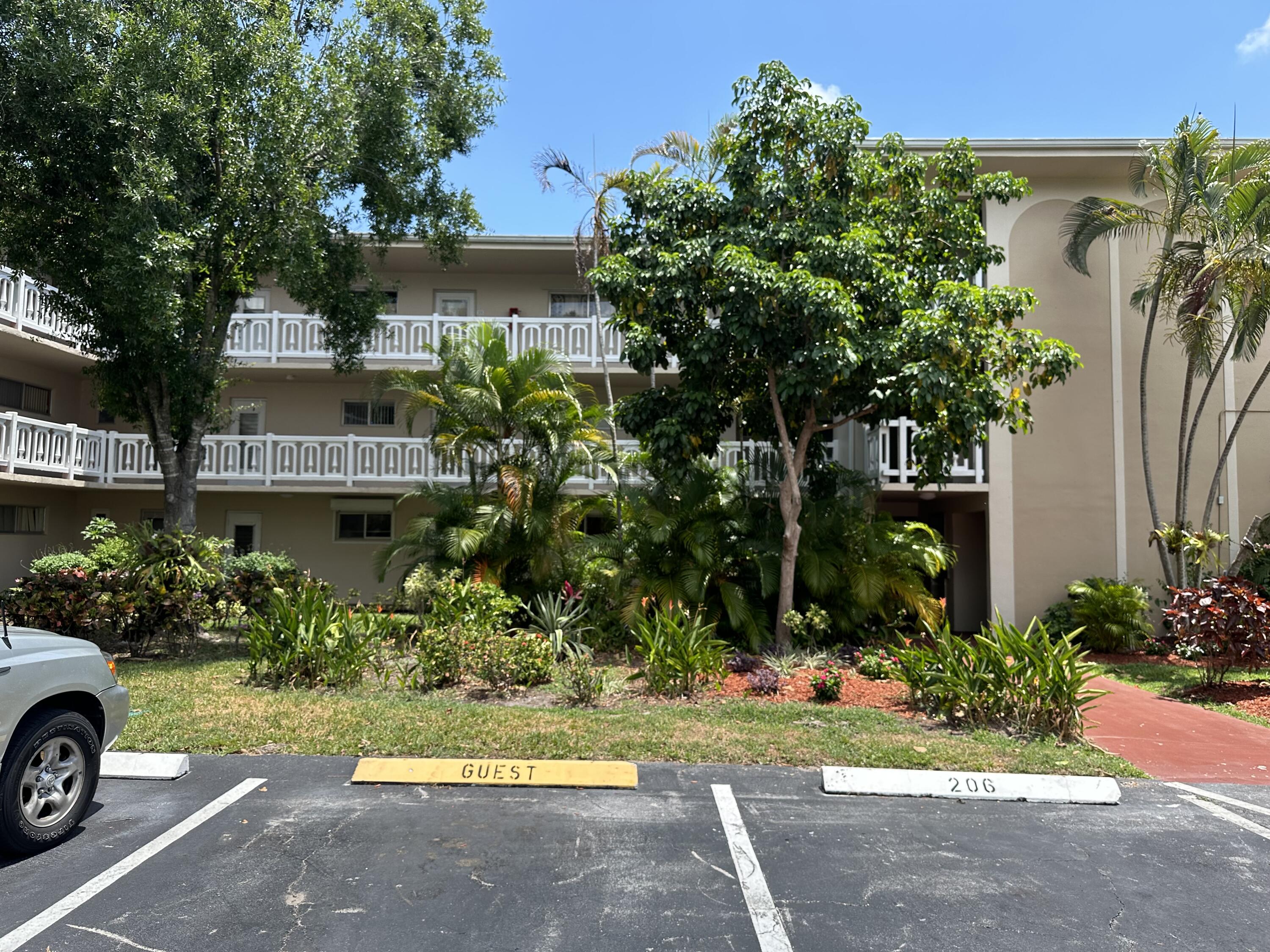 Property for Sale at 2687 N Garden Drive 105, Lake Worth, Palm Beach County, Florida - Bedrooms: 2 
Bathrooms: 1  - $75,000
