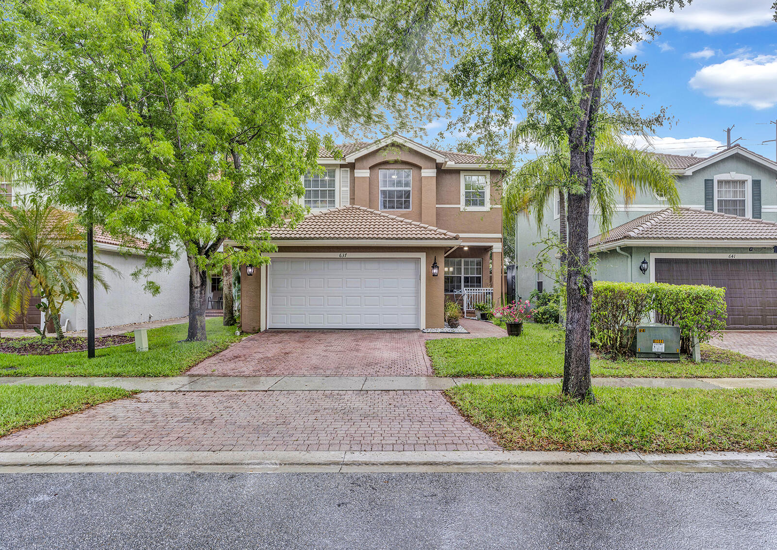 637 Garden Cress Trail, Royal Palm Beach, Palm Beach County, Florida - 4 Bedrooms  
2.5 Bathrooms - 