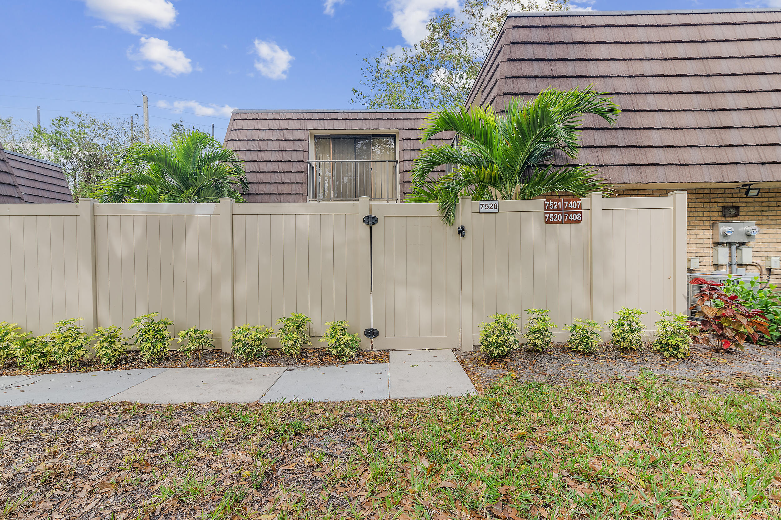 Property for Sale at 7520 75th Way, West Palm Beach, Palm Beach County, Florida - Bedrooms: 2 
Bathrooms: 2.5  - $277,000
