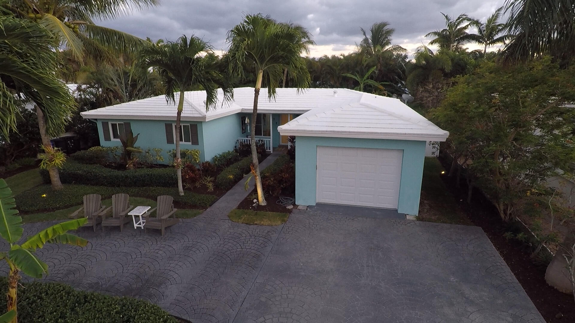 300 Cascade Lane, Palm Beach Shores, Palm Beach County, Florida - 3 Bedrooms  
2 Bathrooms - 