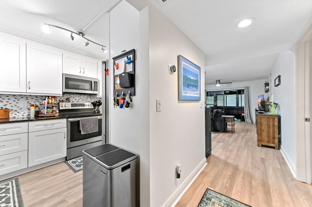 Photo of 1230 SE Parkview Place #D2, Stuart, FL 34994 (MLS # RX-11104922)