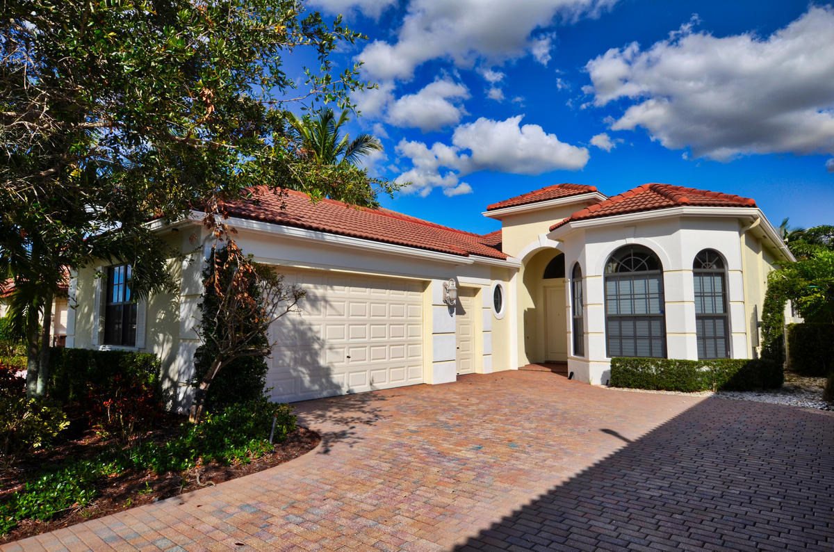 Property for Sale at 6700 Fox Hollow Drive, West Palm Beach, Palm Beach County, Florida - Bedrooms: 3 
Bathrooms: 3.5  - $820,000