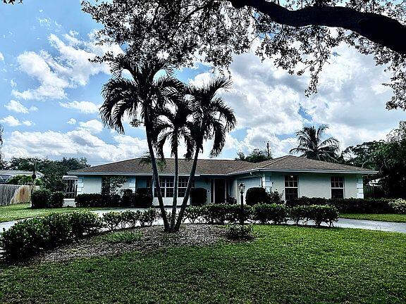 359 Country Club Drive, Tequesta, Palm Beach County, Florida - 4 Bedrooms  
2 Bathrooms - 