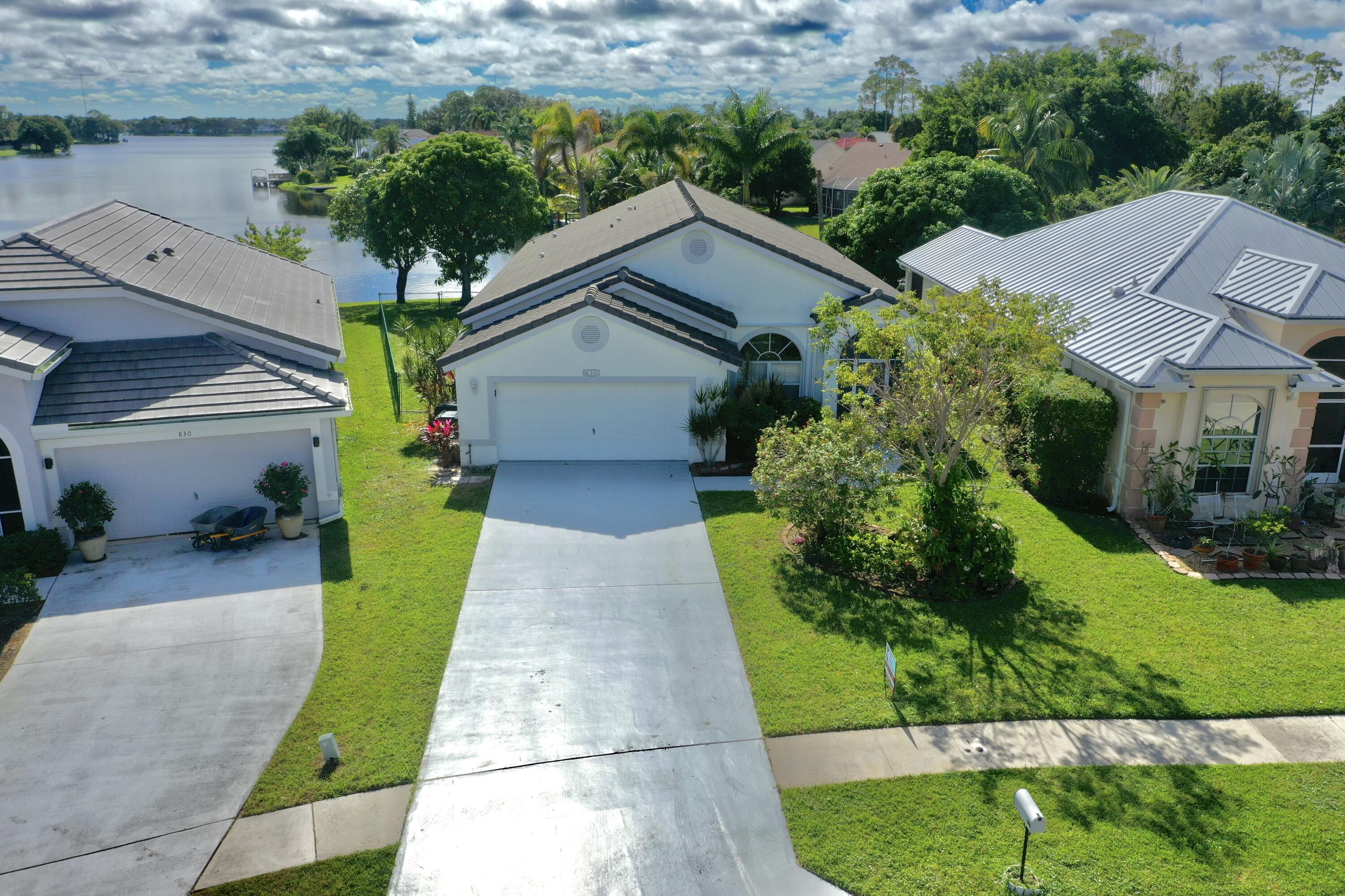 Property for Sale at 836 Lake Wellington Drive, Wellington, Palm Beach County, Florida - Bedrooms: 4 
Bathrooms: 2.5  - $799,000