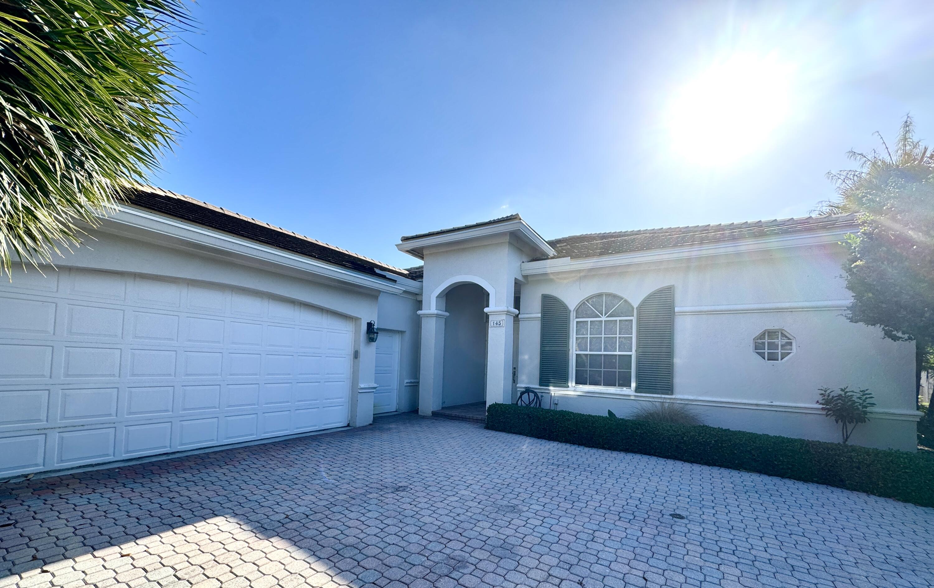 145 W Village Way, Jupiter, Palm Beach County, Florida - 3 Bedrooms  
3.5 Bathrooms - 