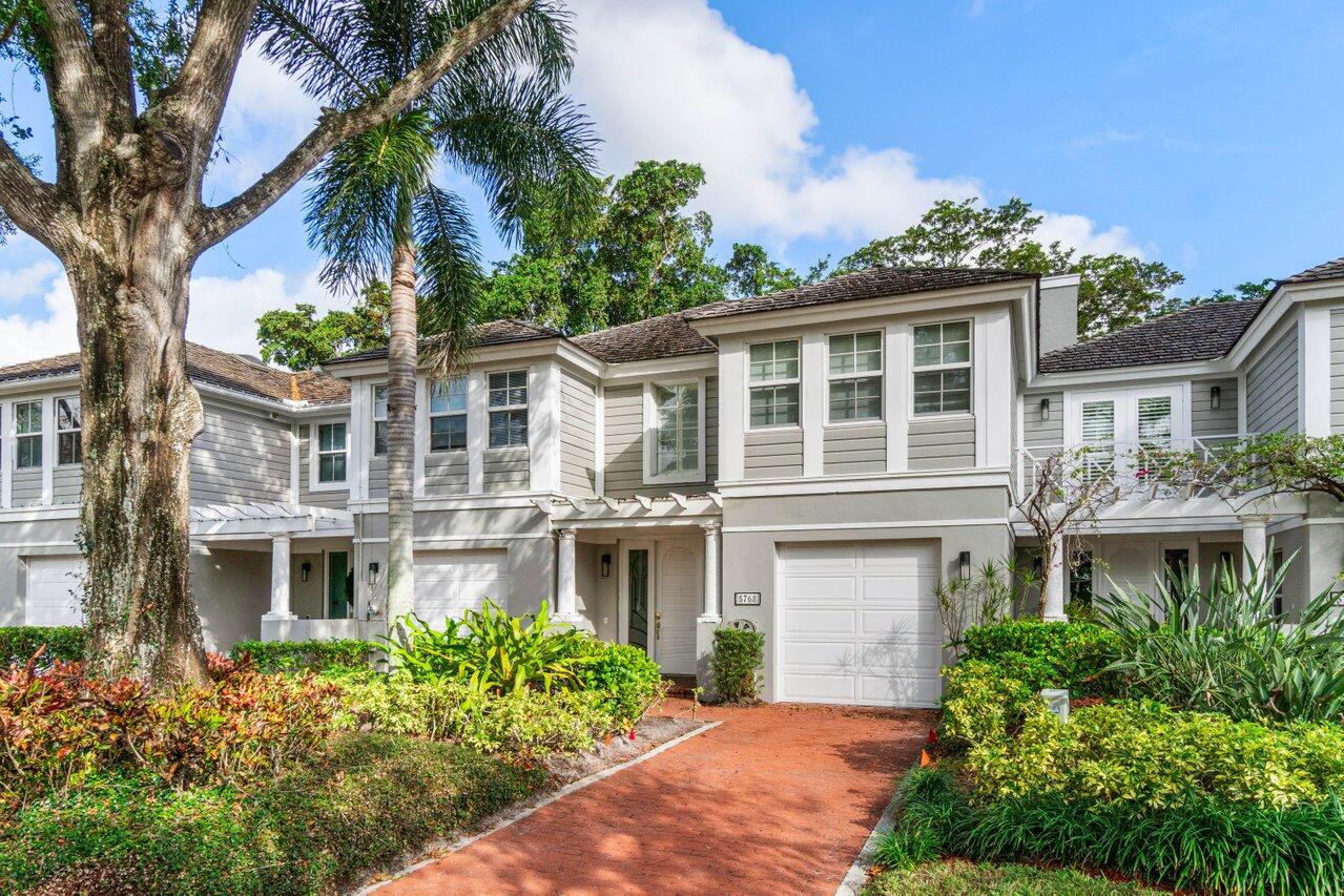 5768 Nw 39th Avenue, Boca Raton, Palm Beach County, Florida - 3 Bedrooms  
2.5 Bathrooms - 