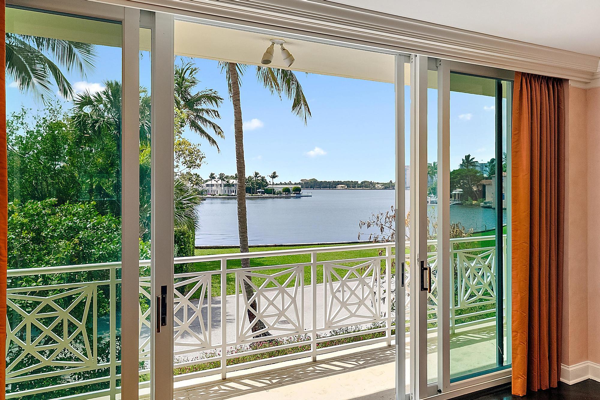 425 Worth Avenue 2F, Palm Beach, Palm Beach County, Florida - 3 Bedrooms  
4 Bathrooms - 