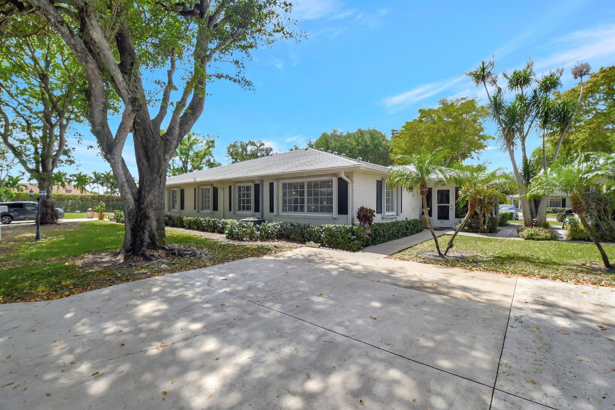 Property for Sale at 10163 40th Trail 257, Boynton Beach, Palm Beach County, Florida - Bedrooms: 2 
Bathrooms: 2  - $199,900