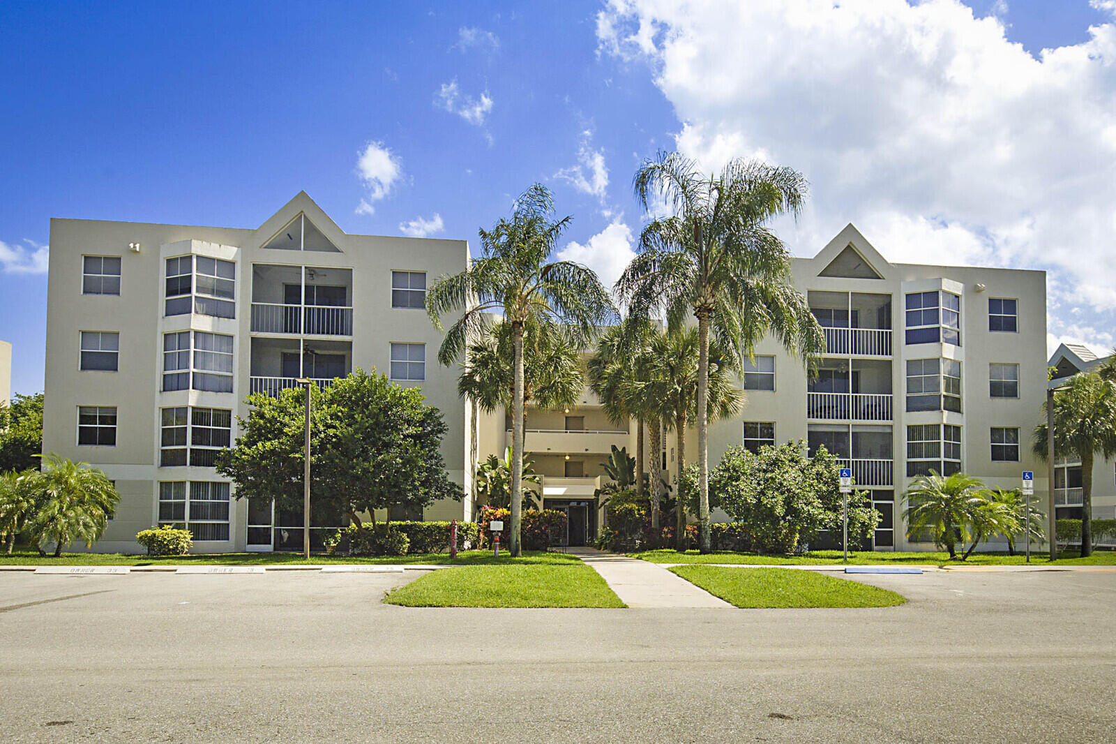 Property for Sale at 5936 Morningstar Circle 201, Delray Beach, Palm Beach County, Florida - Bedrooms: 2 
Bathrooms: 2  - $215,000