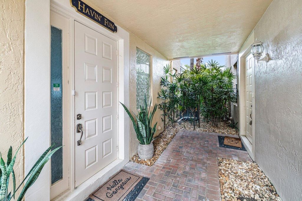 Photo of 104 Resort Lane, Palm Beach Gardens, FL 33418 (MLS # RX-10965729)