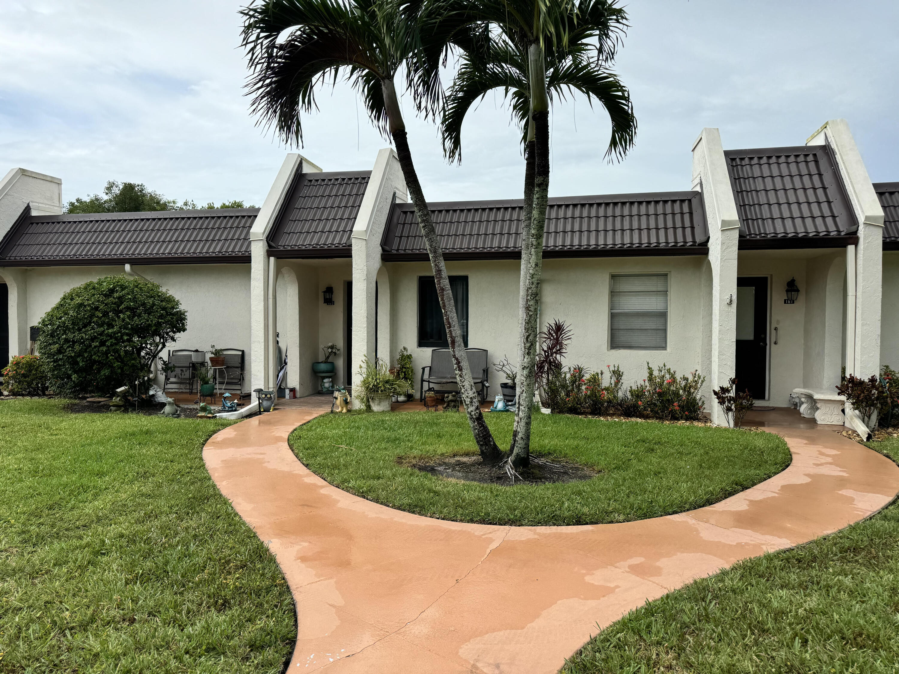 163 Lake Susan Lane, West Palm Beach, Palm Beach County, Florida - 1 Bedrooms  
1.5 Bathrooms - 