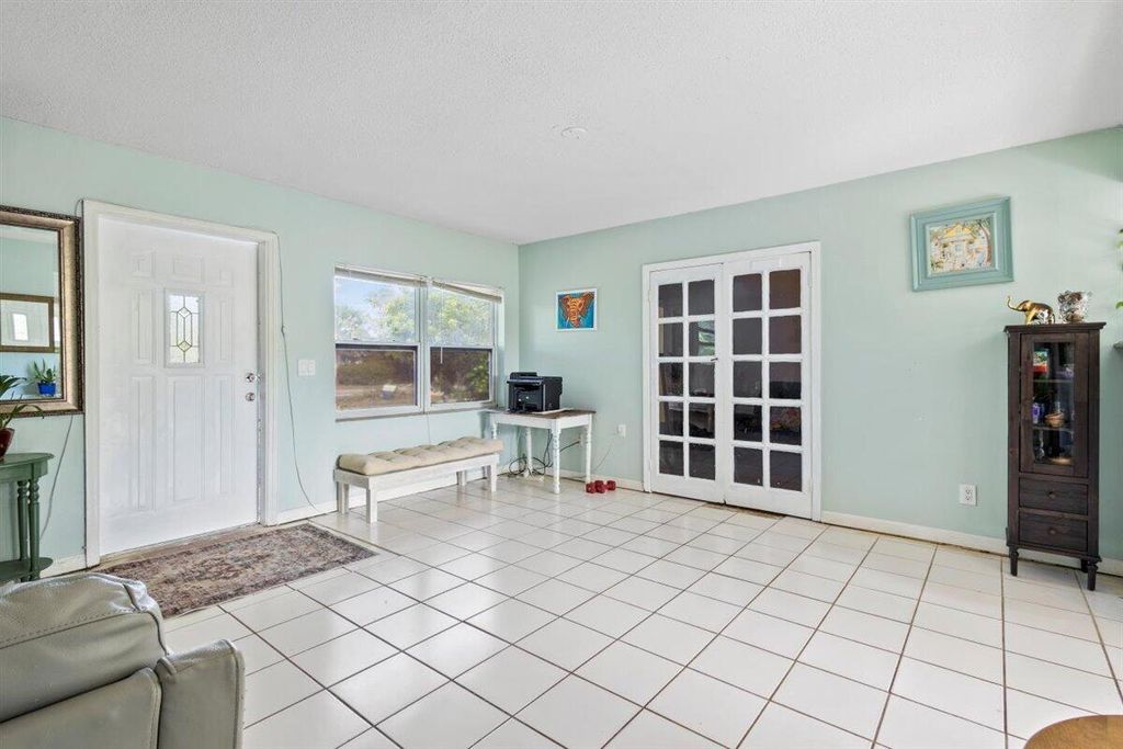 Photo of 1625 SE Dixie Highway, Stuart, FL 34994 (MLS # RX-11102992)