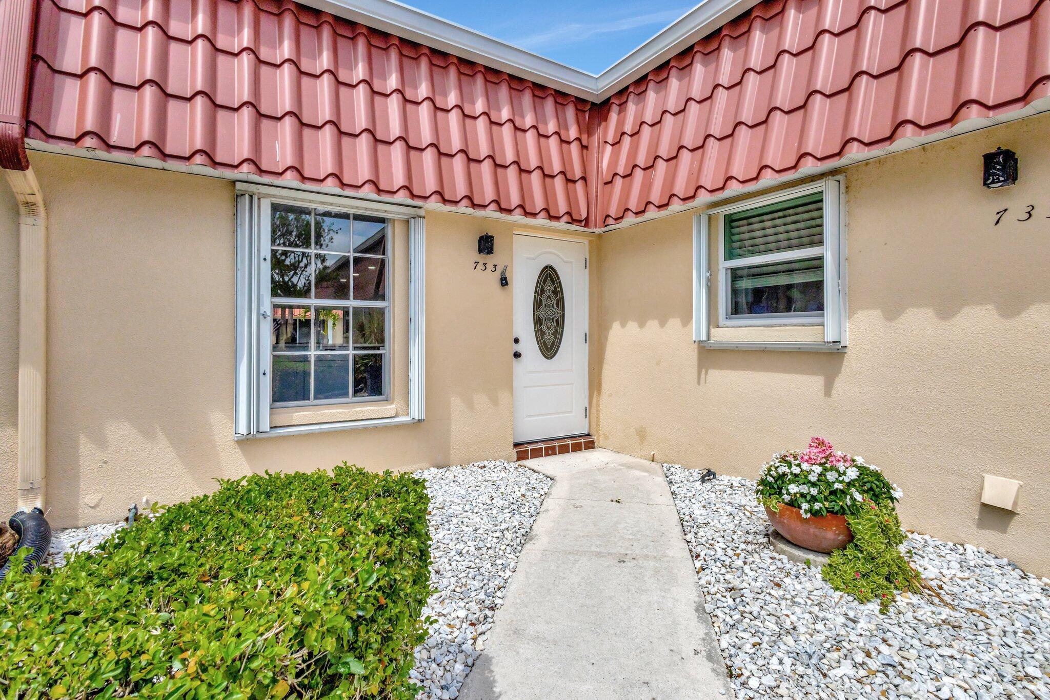 Property for Sale at 733 Nantucket Circle, Lake Worth, Palm Beach County, Florida - Bedrooms: 2 
Bathrooms: 2  - $299,000