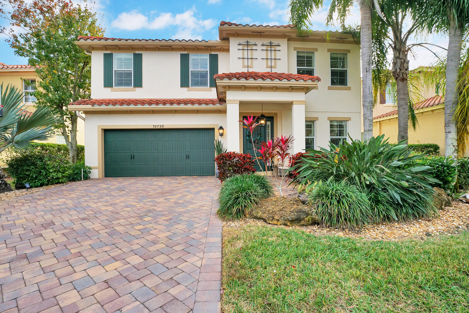 10730 Willow Oak Court, Wellington, Palm Beach County, Florida - 4 Bedrooms  
2.5 Bathrooms - 