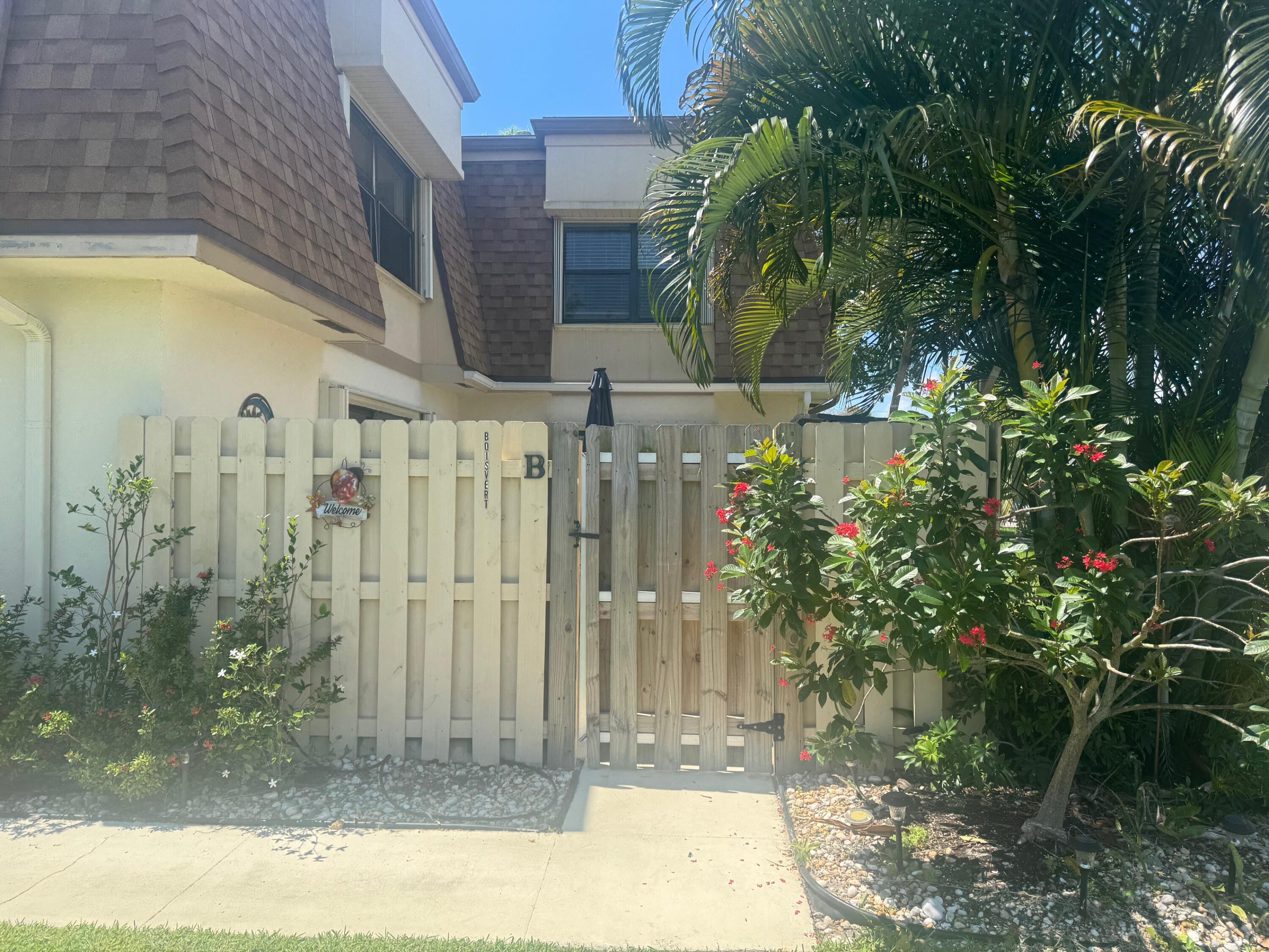 Property for Sale at 2633 Nw 7th Court B, Delray Beach, Palm Beach County, Florida - Bedrooms: 2 
Bathrooms: 2.5  - $265,000