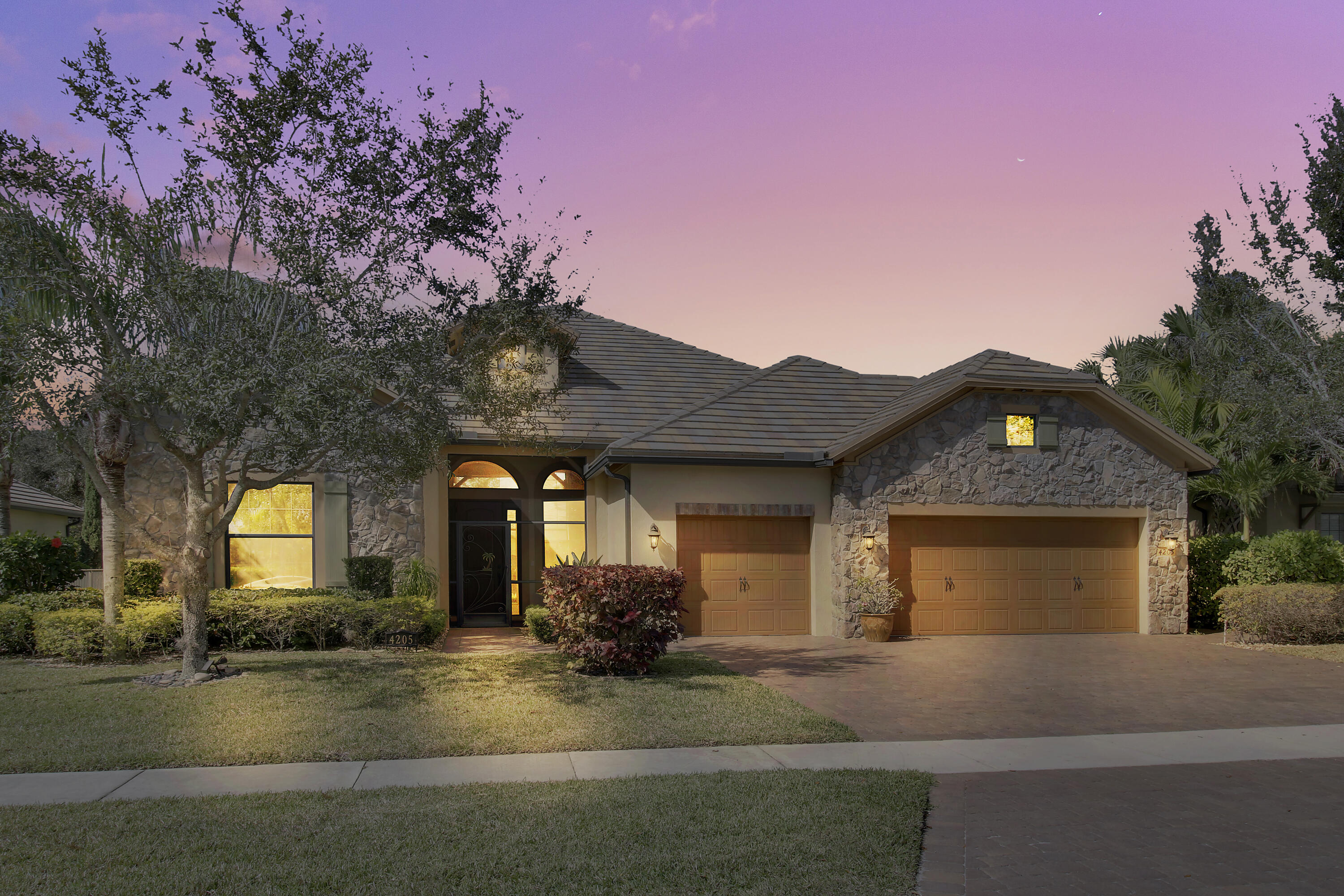 Property for Sale at 4205 Siena Circle, Wellington, Palm Beach County, Florida - Bedrooms: 3 
Bathrooms: 3  - $977,000