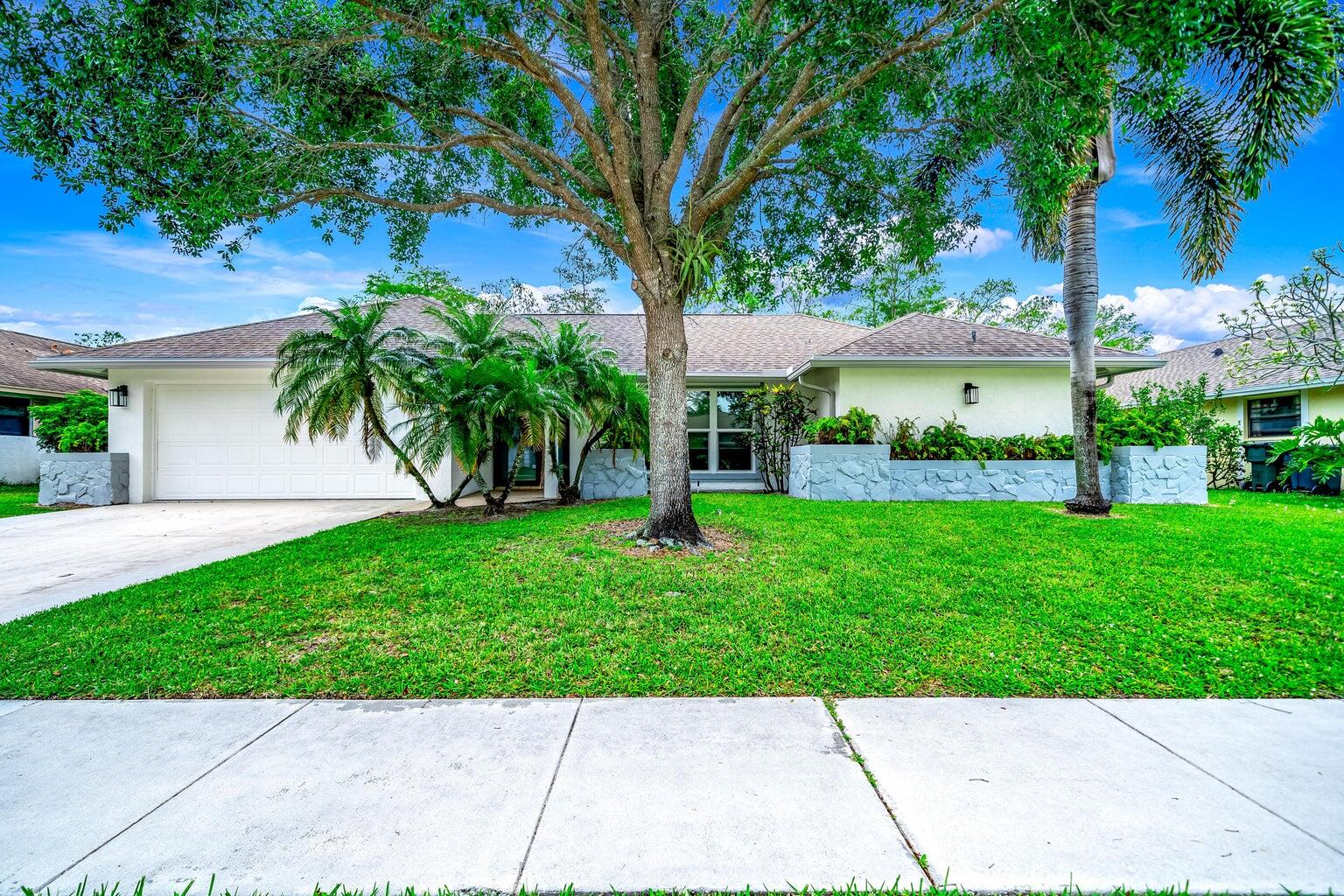 Property for Sale at 1724 Primrose Lane, Wellington, Palm Beach County, Florida - Bedrooms: 3 
Bathrooms: 2  - $639,000