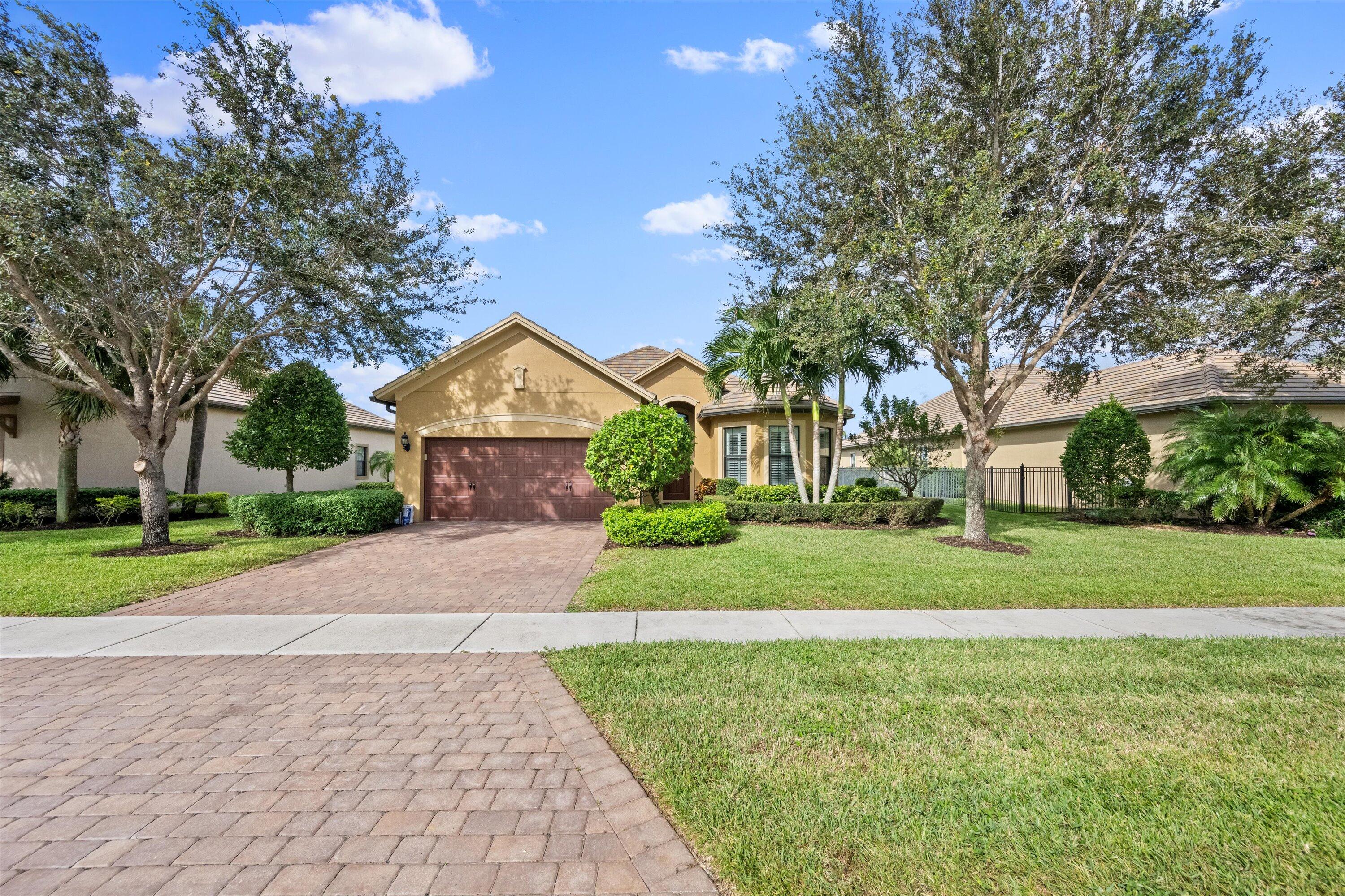 4452 Siena Circle, Wellington, Palm Beach County, Florida - 4 Bedrooms  
2 Bathrooms - 