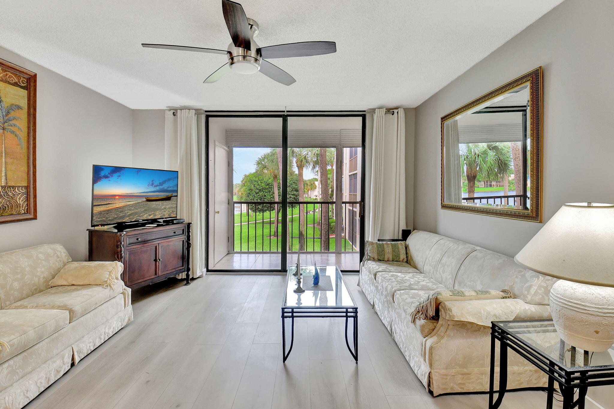 5370 Las Verdes Circle 209, Delray Beach, Palm Beach County, Florida - 1 Bedrooms  
1.5 Bathrooms - 