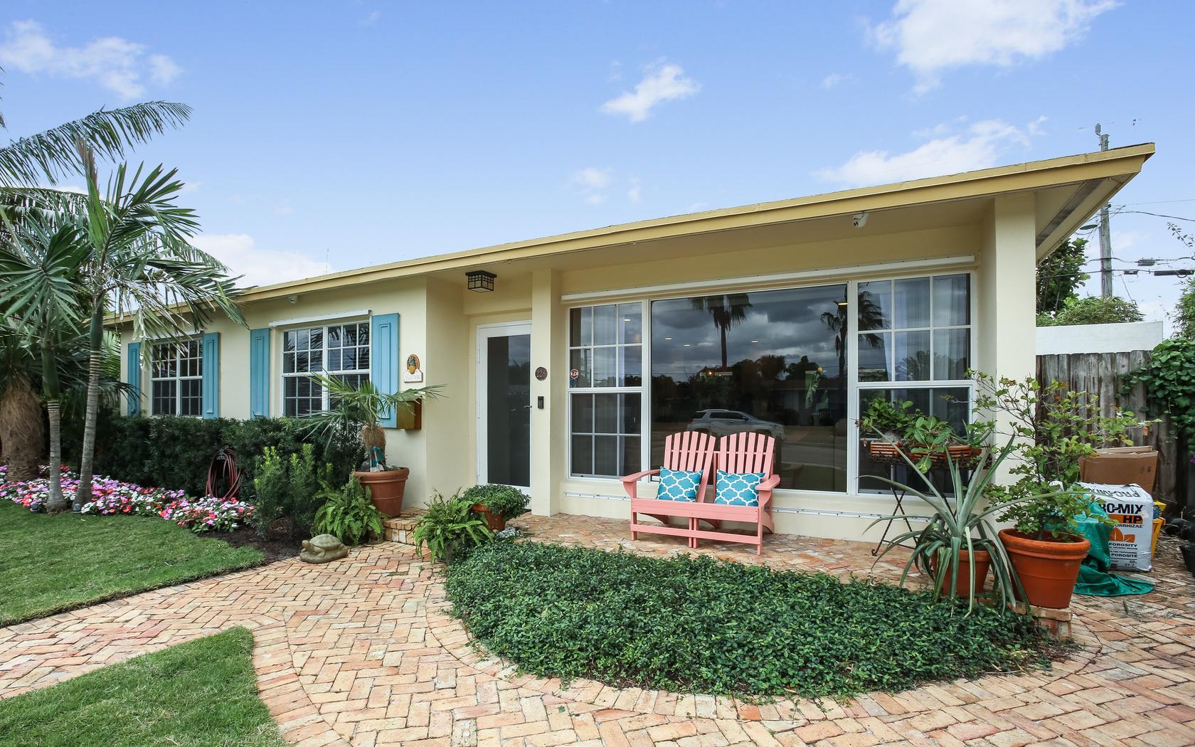 Photo 1 of 228 Gregory Place, West Palm Beach, Florida, $349,000, Web #: 10287283