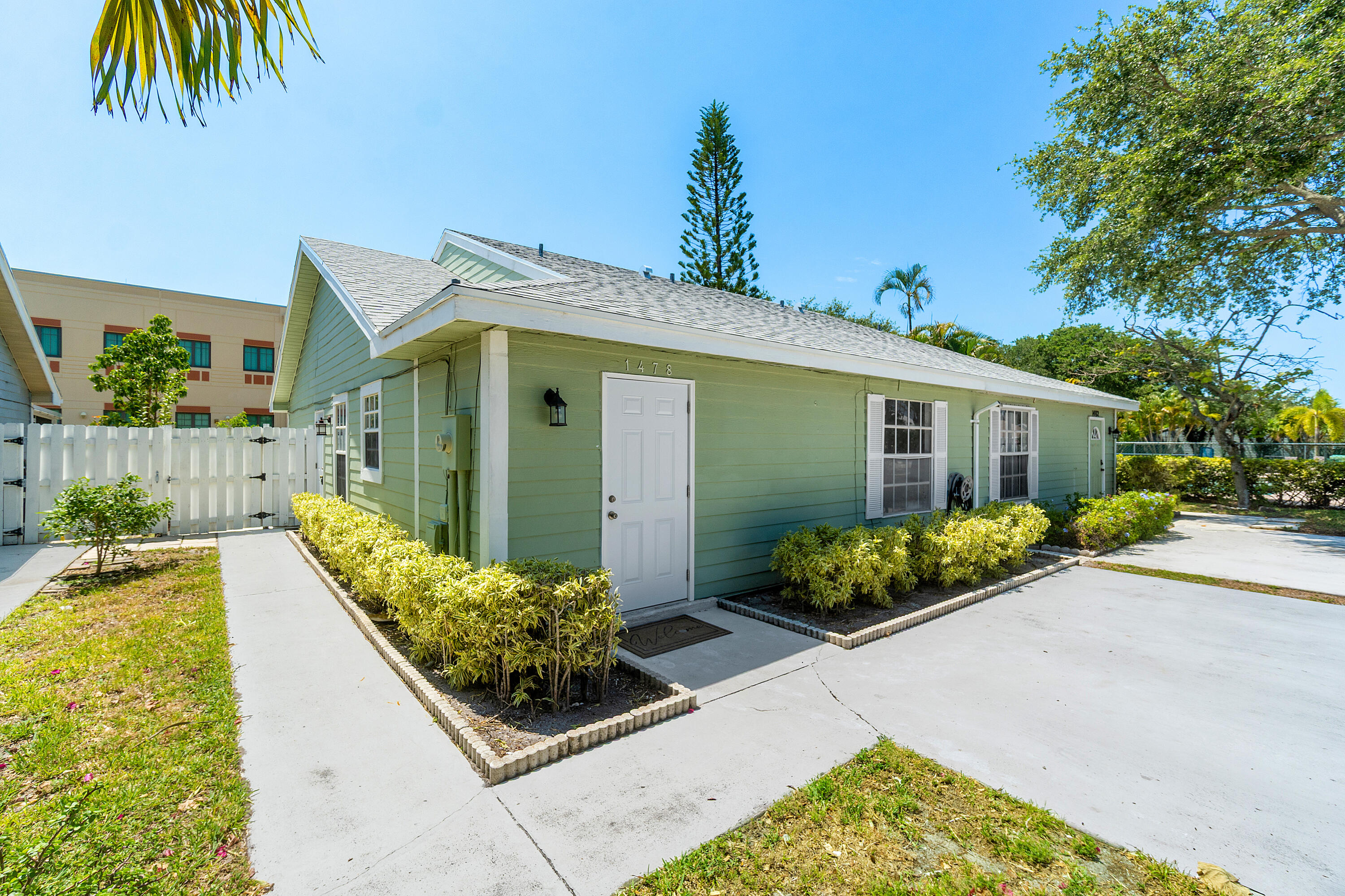 1478 Royal Forest Ct Court, West Palm Beach, Palm Beach County, Florida - 2 Bedrooms  
2 Bathrooms - 