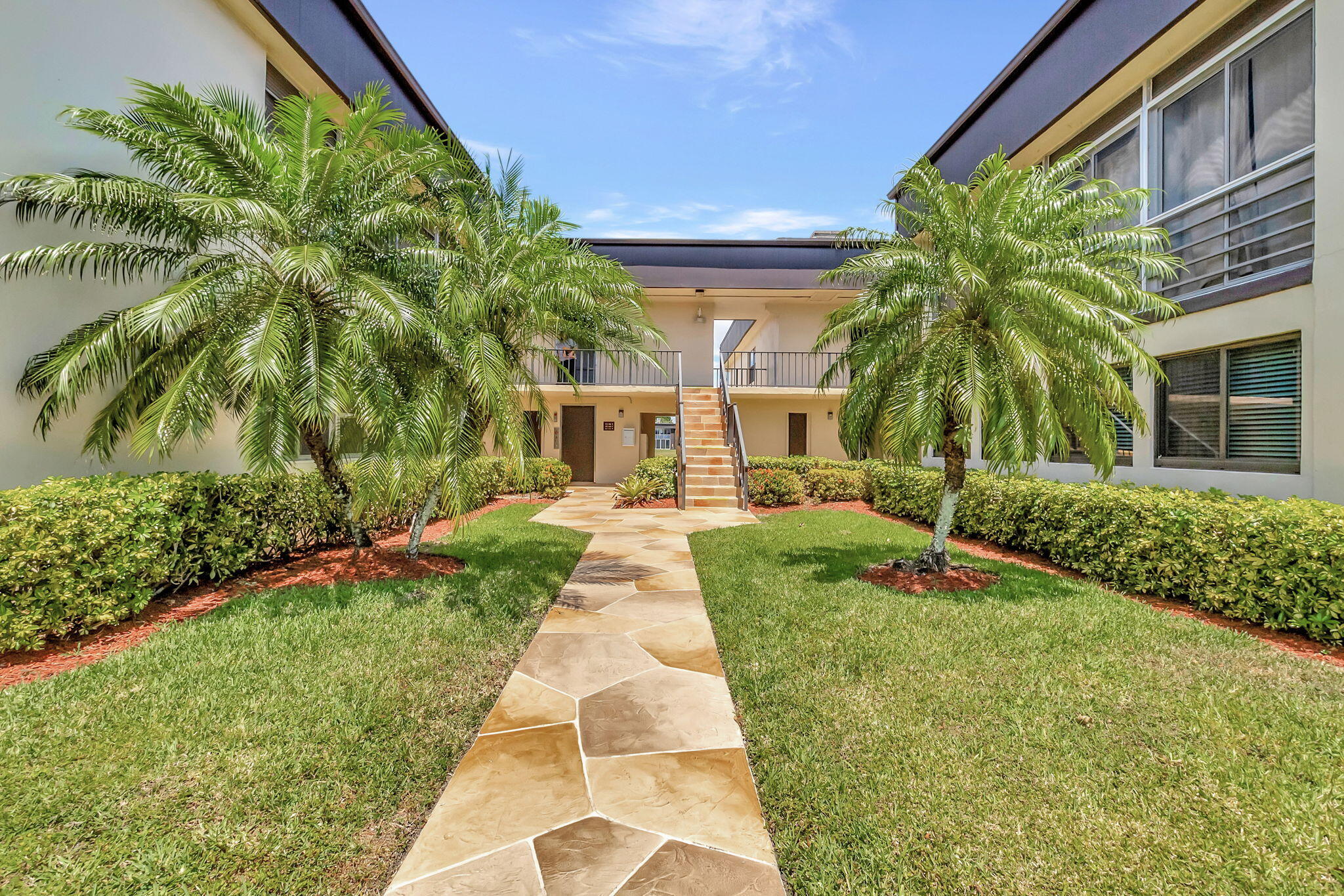 Photo 1 of 66 Capri B, Delray Beach, Florida, $250,000, Web #: 10980550