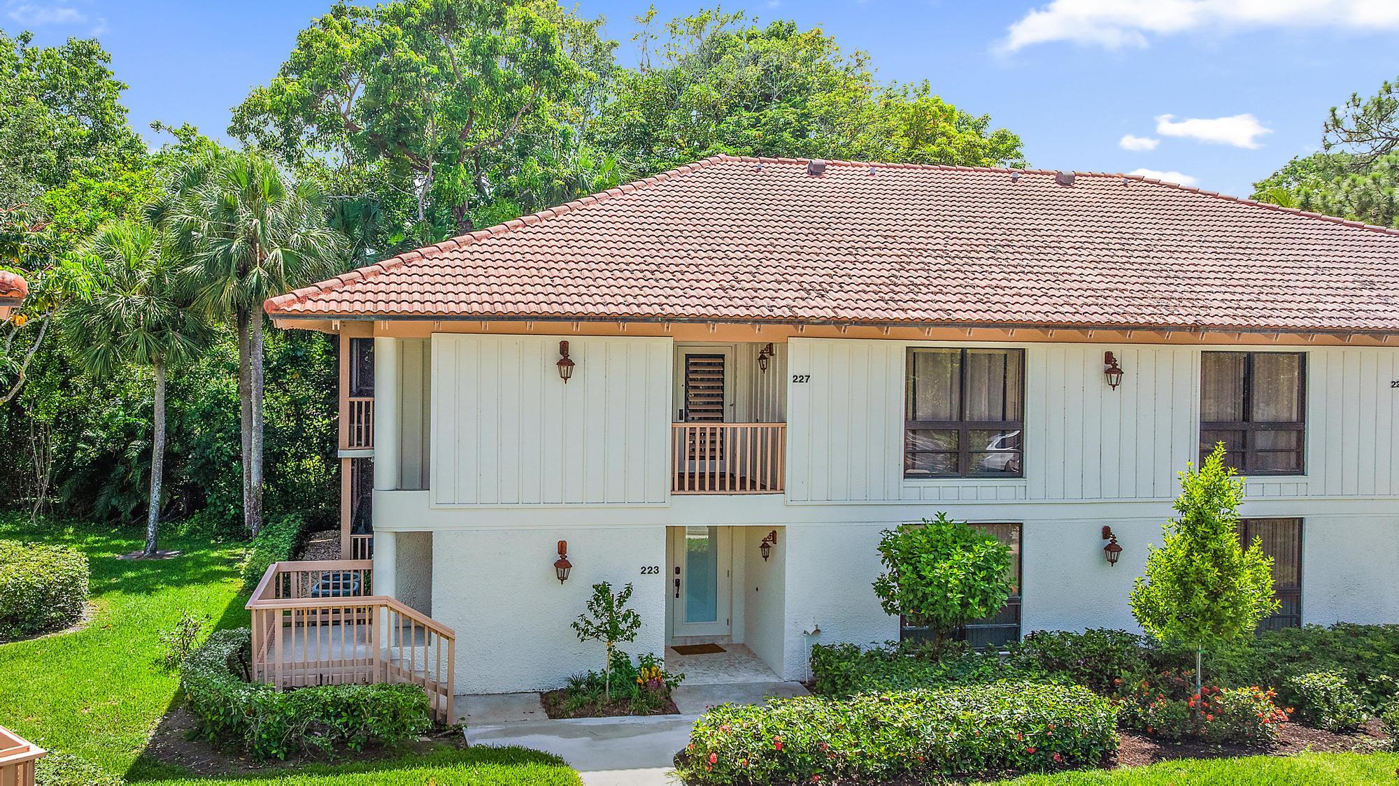 227 Brackenwood Terrace, Palm Beach Gardens, Palm Beach County, Florida - 2 Bedrooms  
2 Bathrooms - 