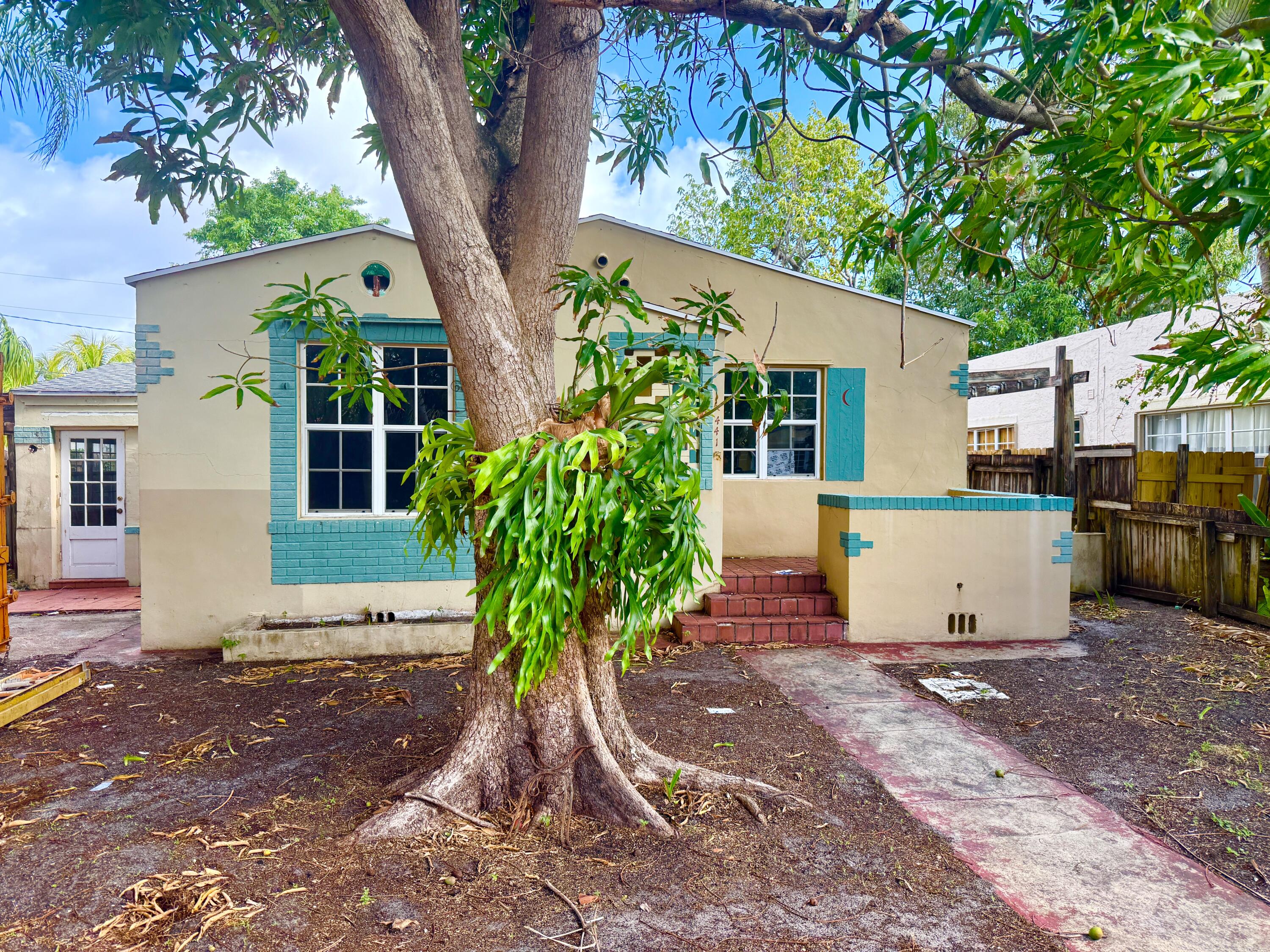 Property for Sale at 441 37th Street, West Palm Beach, Palm Beach County, Florida - Bedrooms: 3 
Bathrooms: 3.5  - $390,000