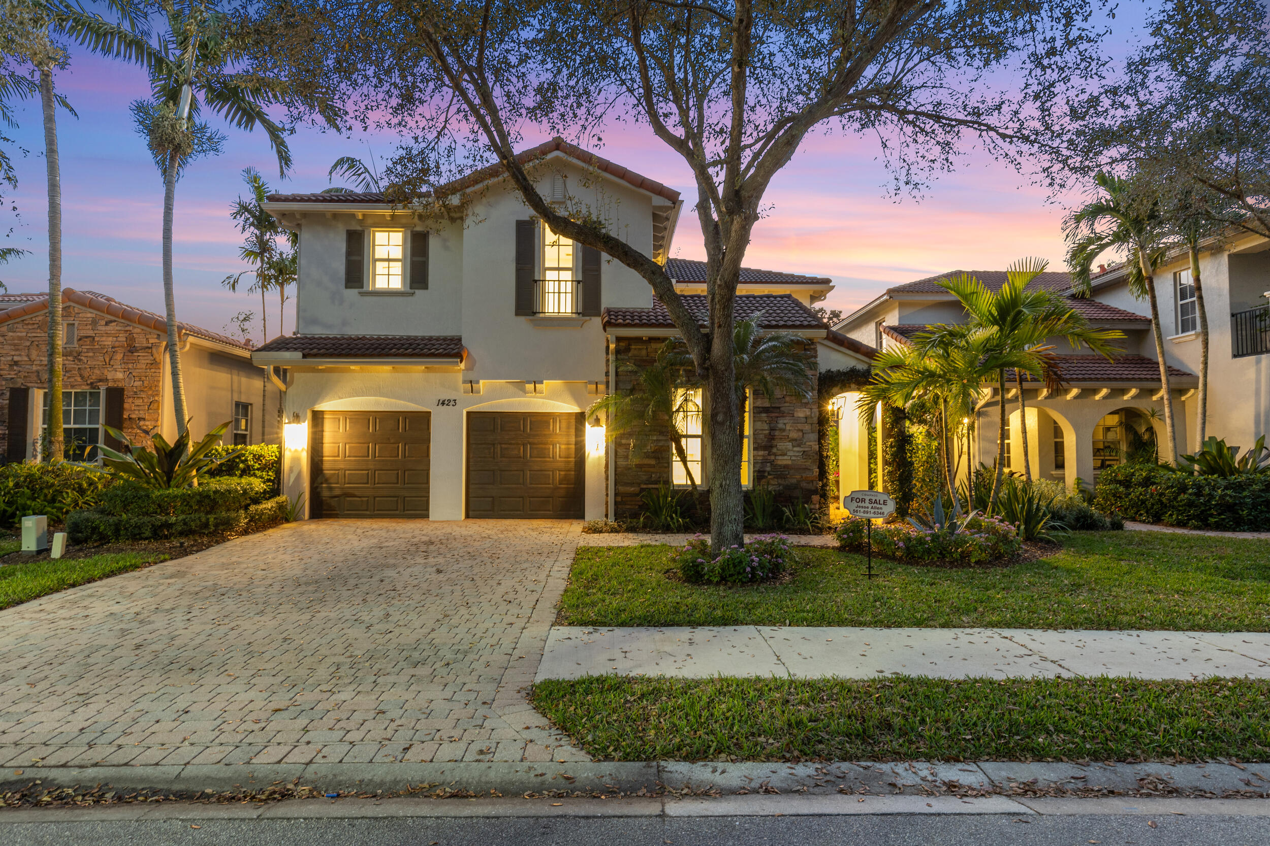 1423 E Barlow Court, Palm Beach Gardens, Palm Beach County, Florida - 5 Bedrooms  
3.5 Bathrooms - 
