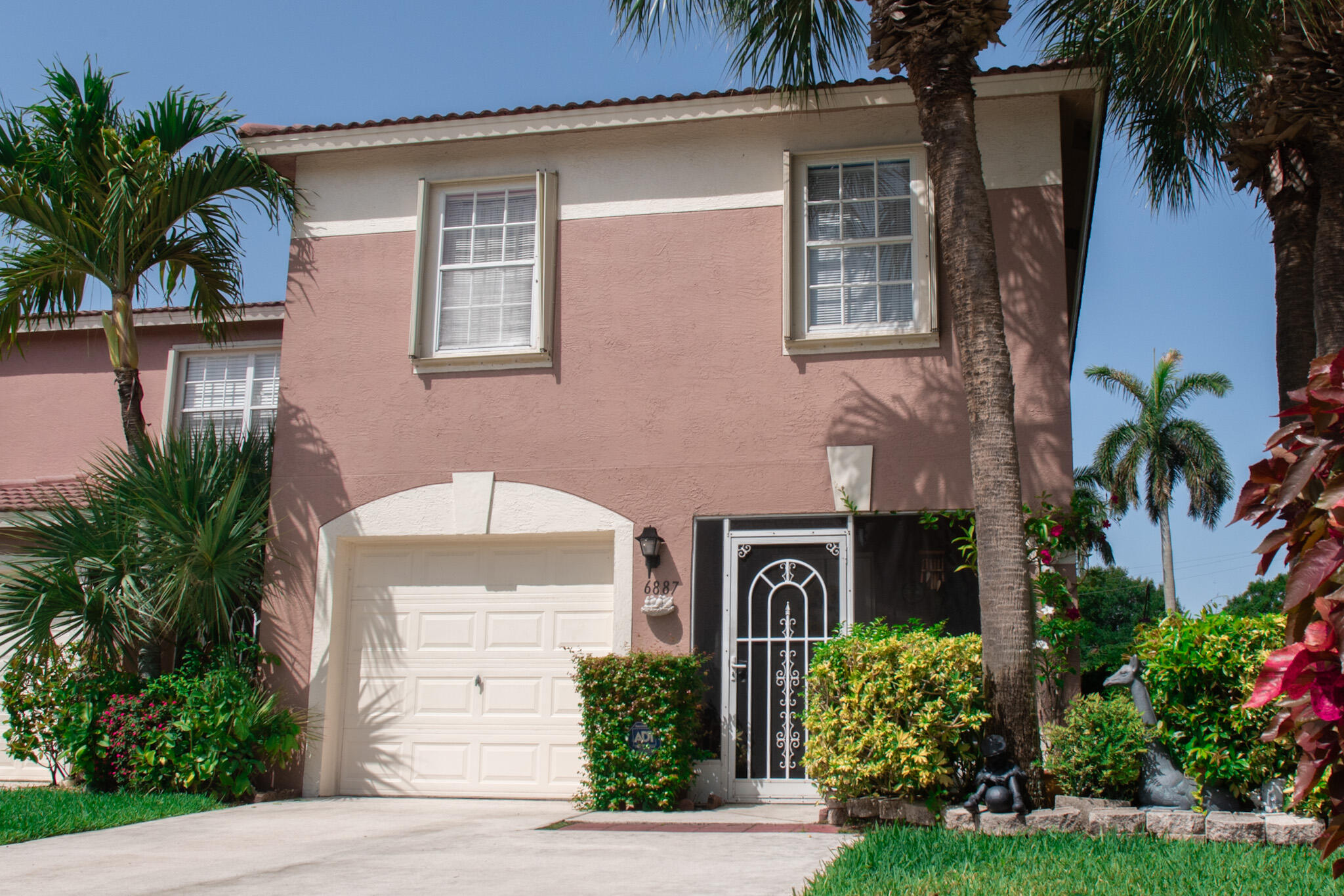 6887 Willow Creek Run, Lake Worth, Palm Beach County, Florida - 3 Bedrooms  
2.5 Bathrooms - 