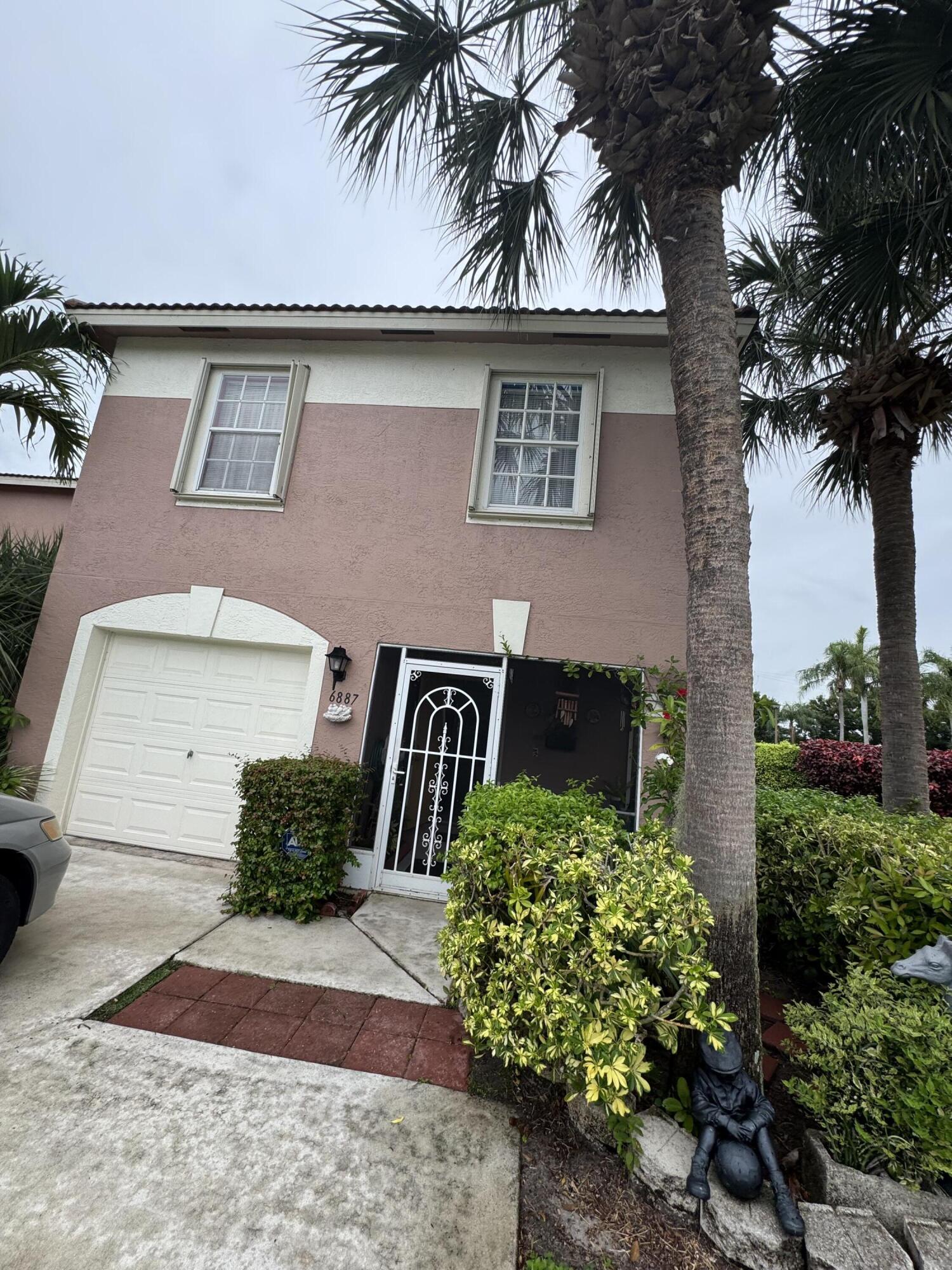 Property for Sale at 6887 Willow Creek Run, Lake Worth, Palm Beach County, Florida - Bedrooms: 3 
Bathrooms: 2.5  - $440,000
