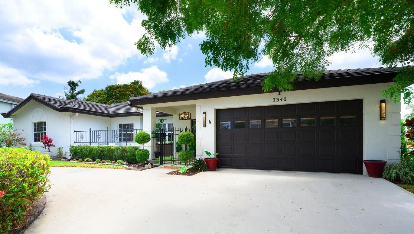 7340 Anadale Circle, Lake Worth, Palm Beach County, Florida - 4 Bedrooms  
3.5 Bathrooms - 