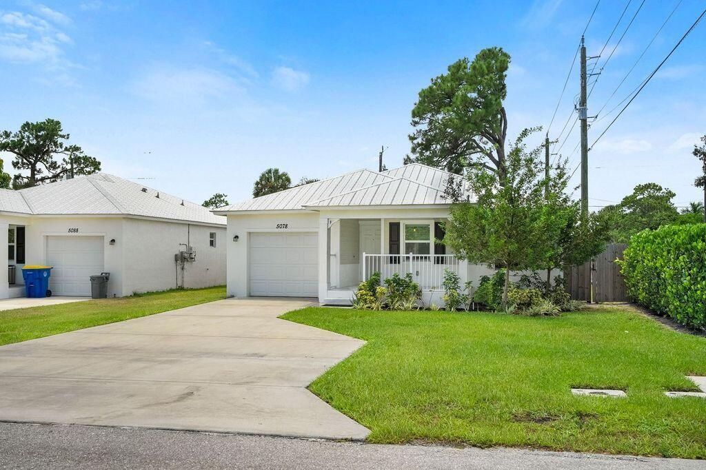 Photo of 5078 SE Isabelita Avenue, Stuart, FL 34997 (MLS # RX-11121403)