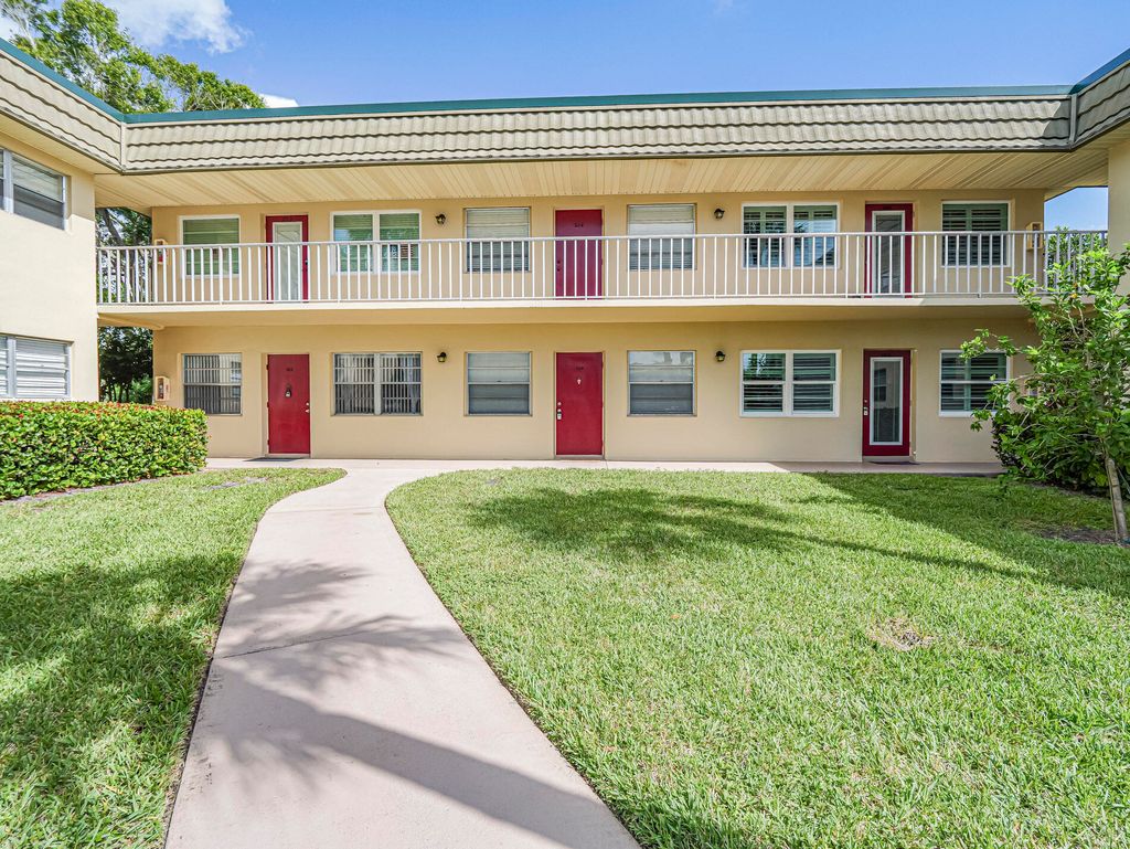 Photo of 28 Vista Gardens Trail #105, Vero Beach, FL 32962 (MLS # RX-11129597)