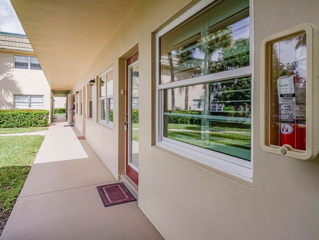 Photo of 28 Vista Gardens Trail #105, Vero Beach, FL 32962 (MLS # RX-11129597)